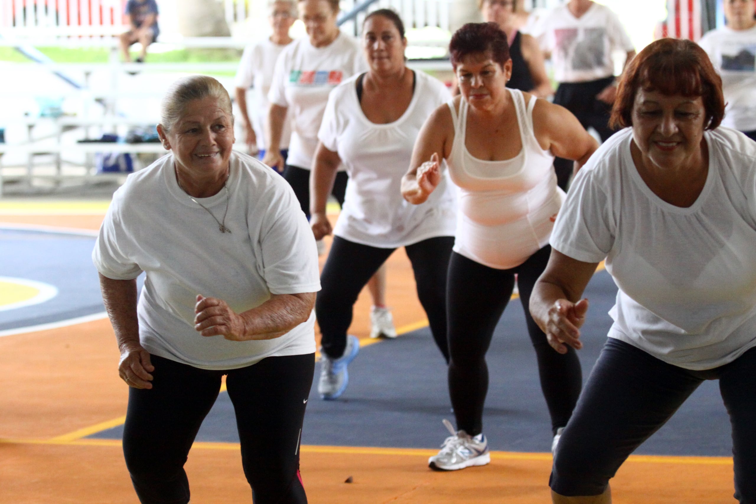 A través de juegos, actividades grupales y charlas educativas sobre salud y calidad de vida, Encuentro Dorado crea oportunidades significativas para fortalecer la autoestima.