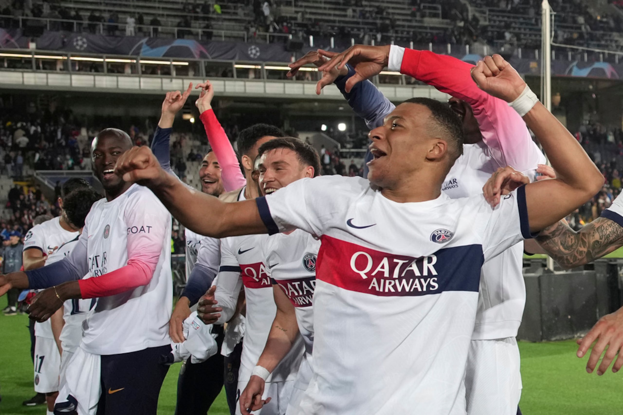 Kylian Mbappe celebra al final del encuentro de vuelta de los cuartos de final de la Liga de Campeones ante el Barcelona.