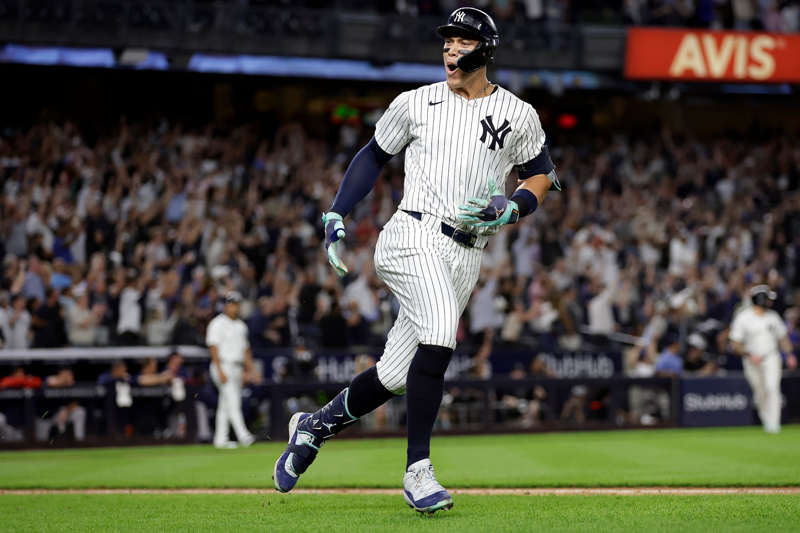 Aaron Judge, de los Yankees de Nueva York, reacciona después de disparar un grand slam durante la séptima entrada en contra de los Red Sox de Boston.