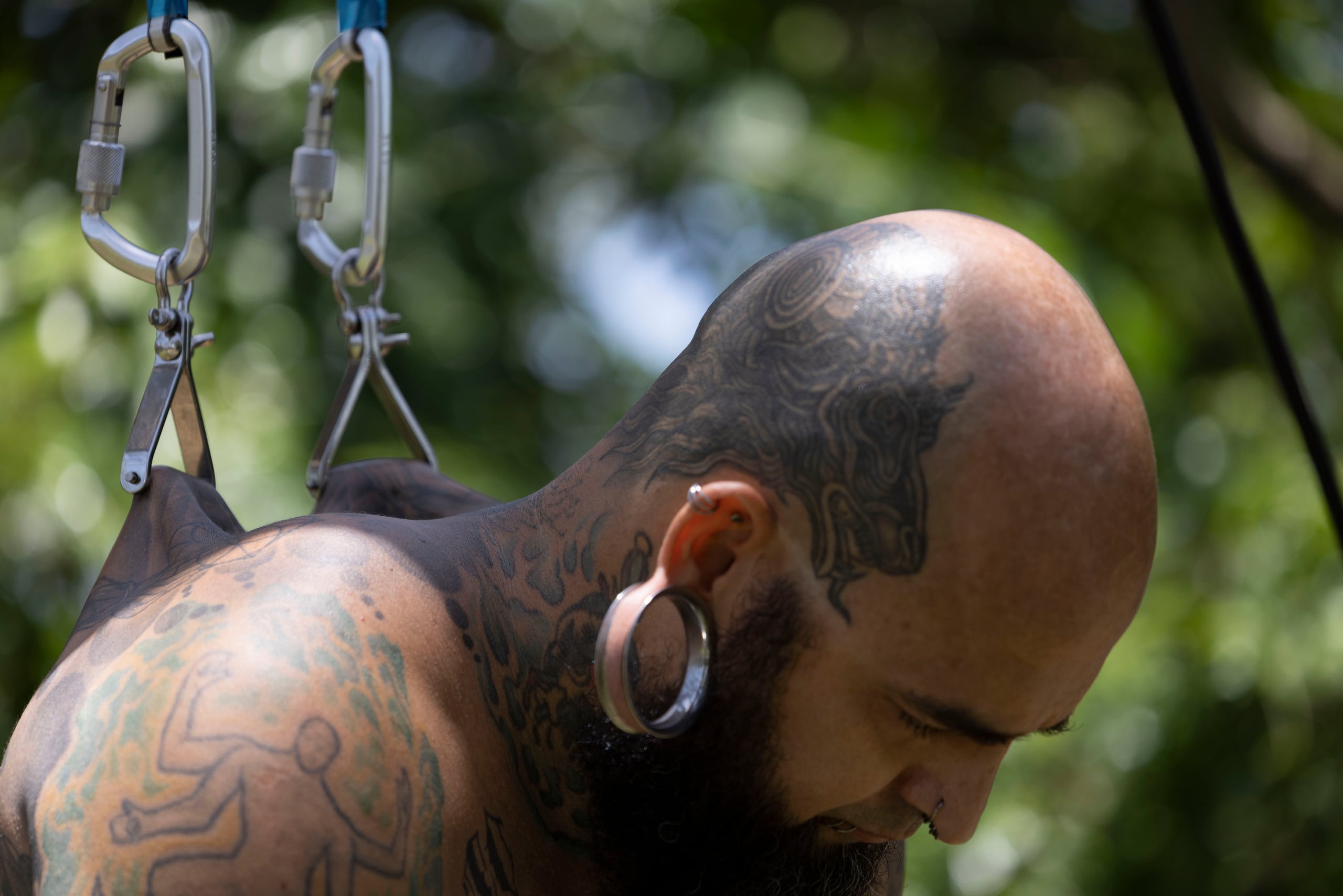 La psicóloga explicó que la generación de dopamina previo y durante la suspensión, posiblemente genera una sensación de bienestar durante el acto, aunque de todas formas va a sentir el dolor.