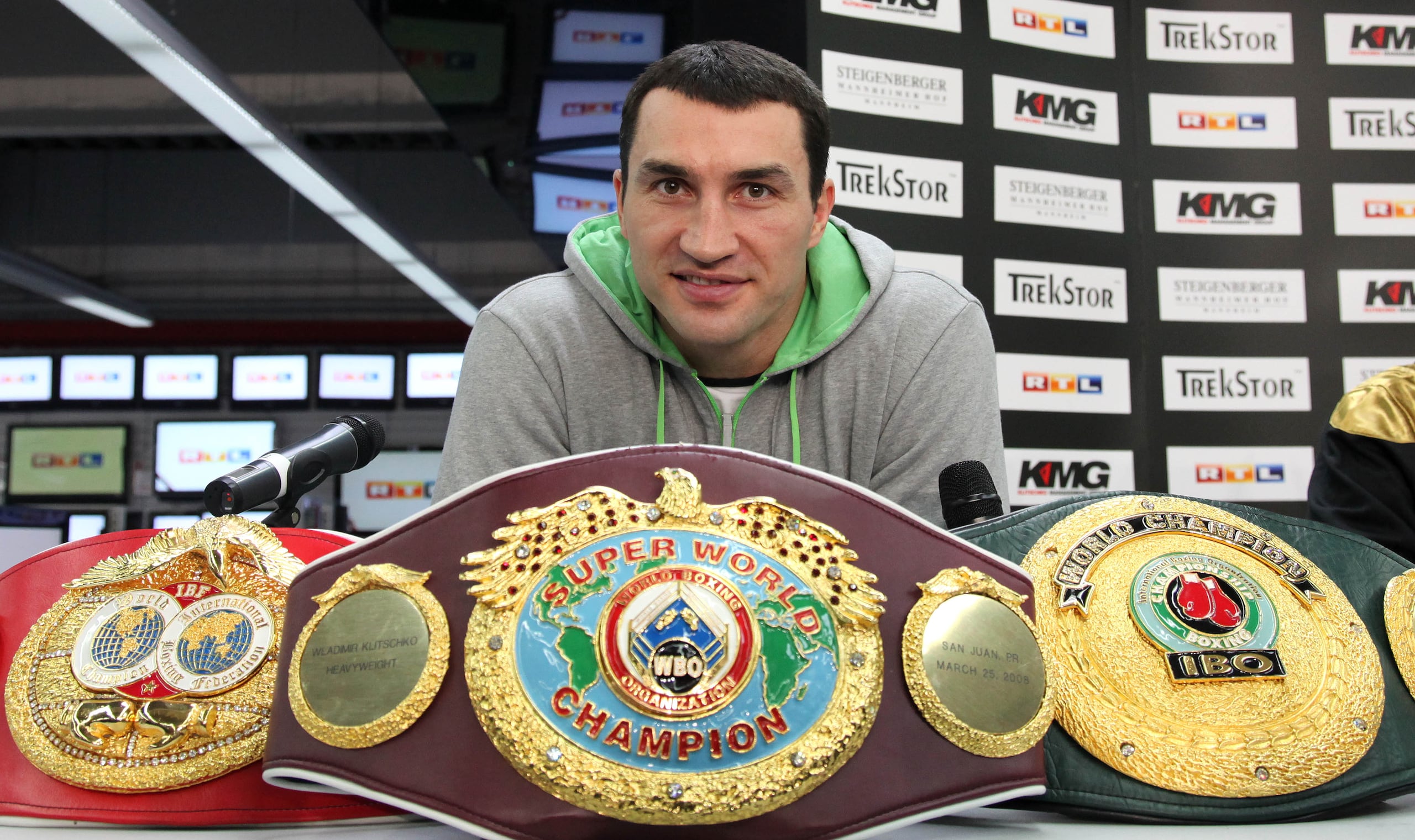 El exboxeador Wladimir Klitschko comenzó su relación con la actriz Hayden Panettiere en 2008 y recibieron a su hija Kaya en 2014.