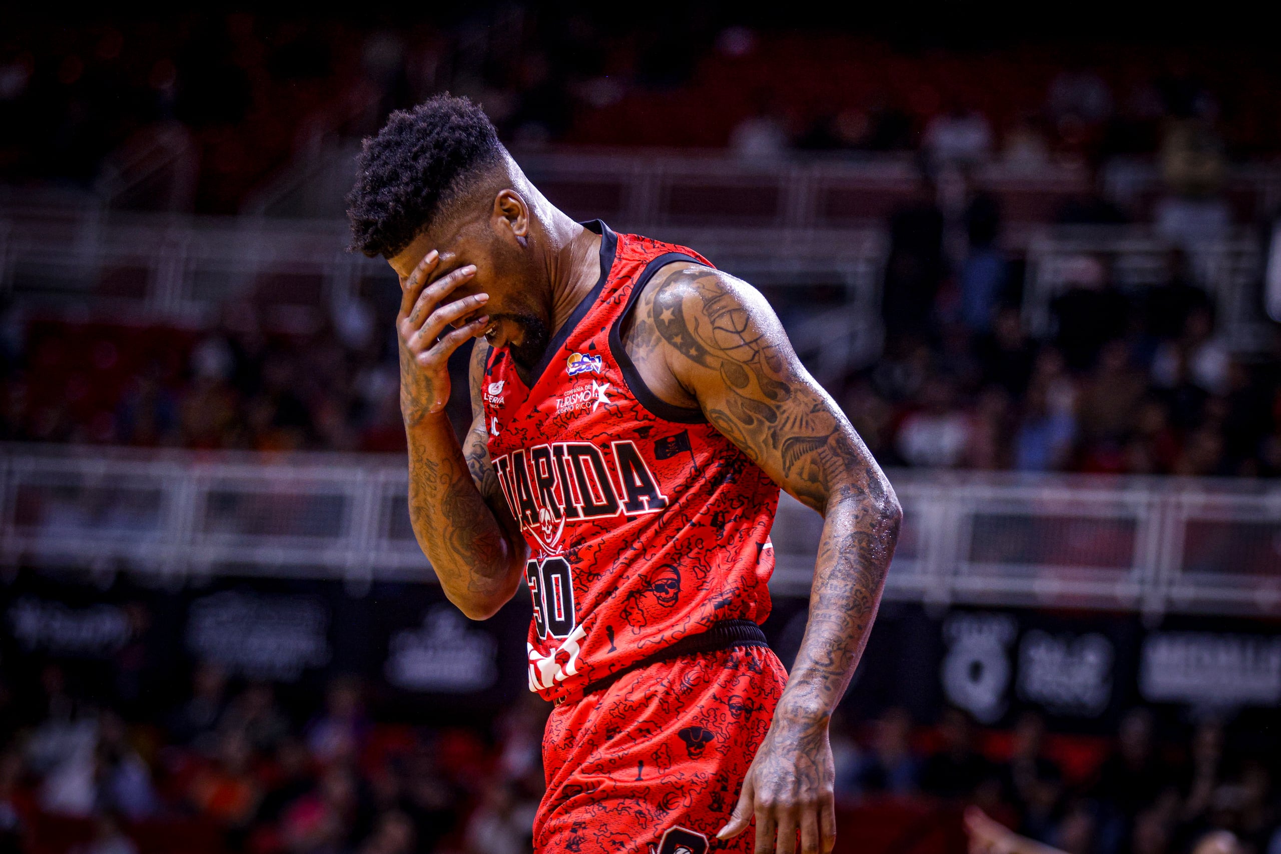 Carlos Emory, alero de los Piratas de Quebradillas.