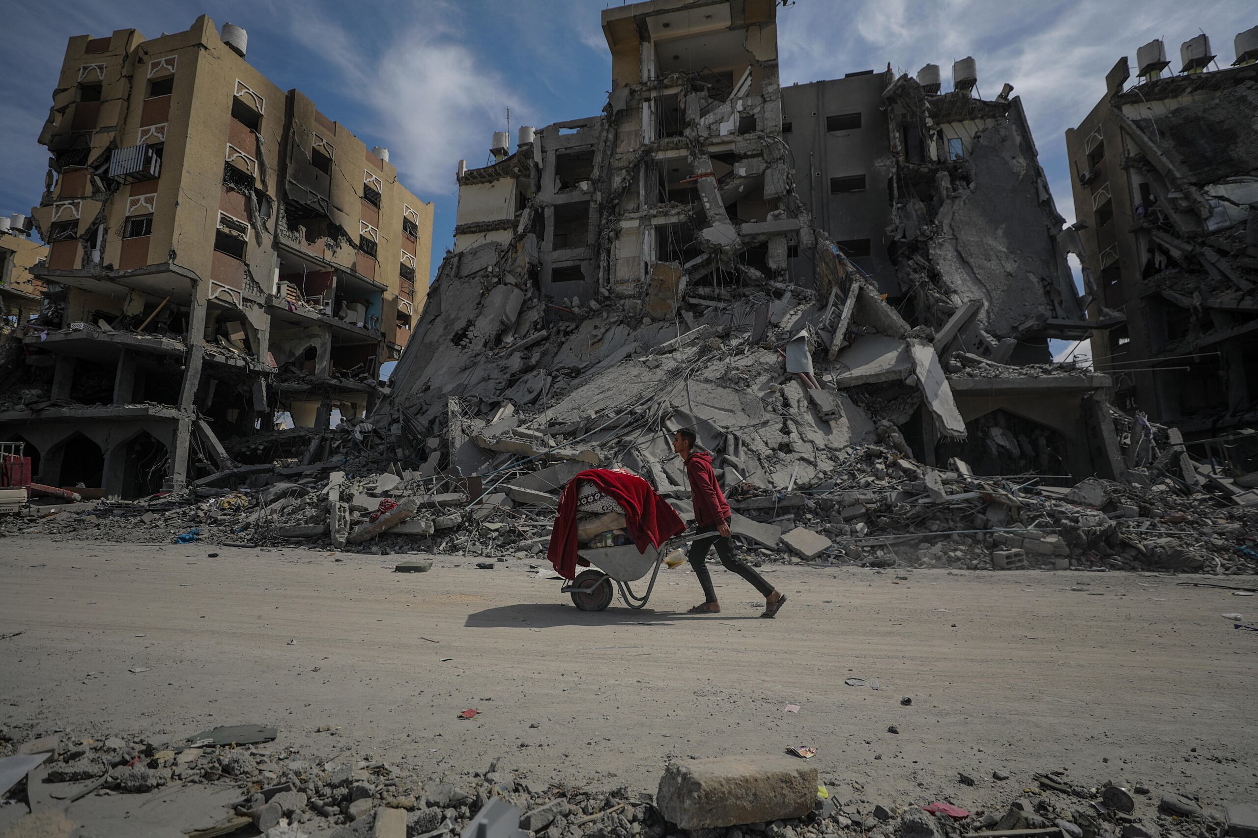 En las últimas 24 horas, los ataques israelíes por tierra, mar y aire causaron al menos 76 muertes.