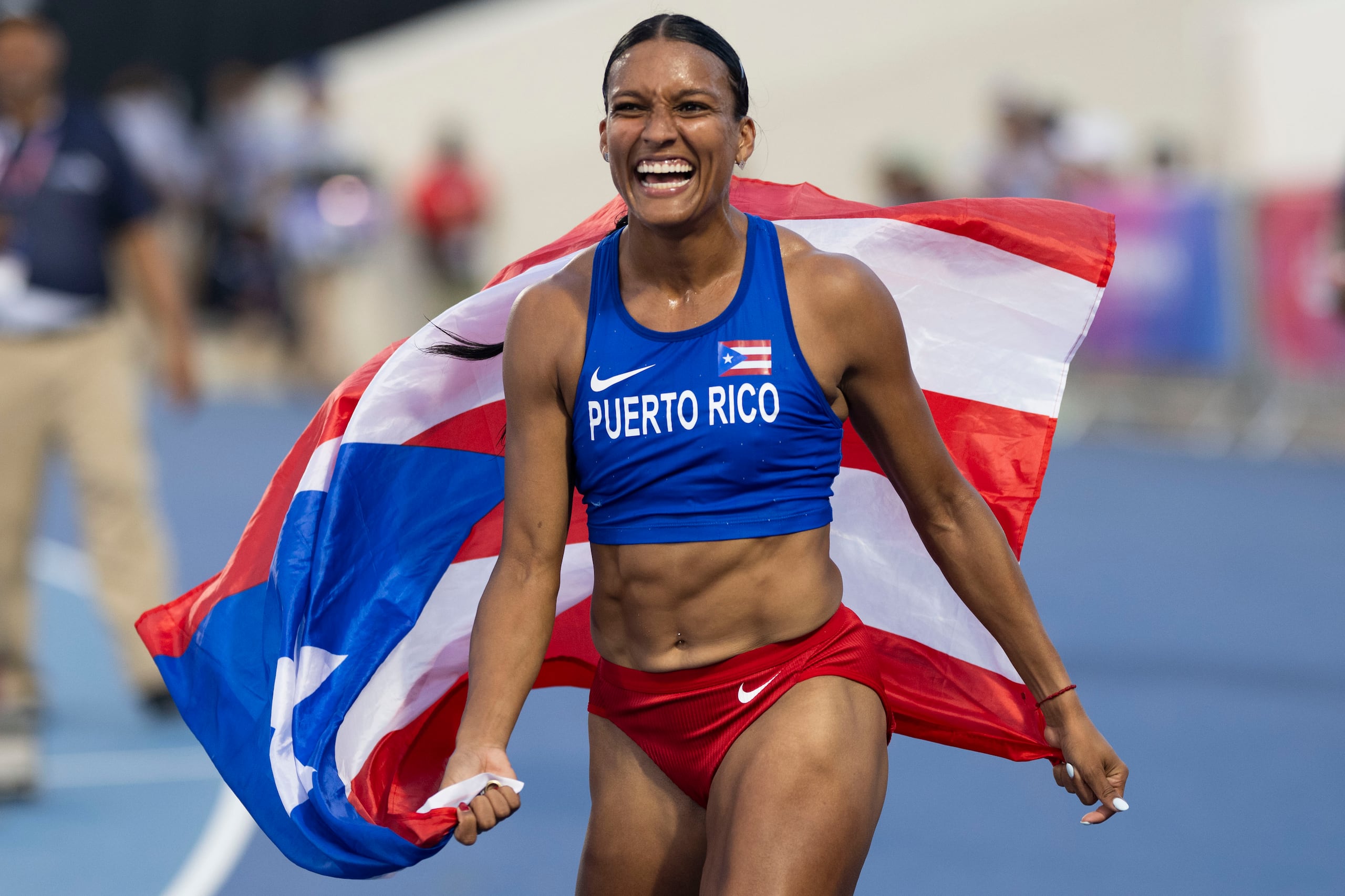 Alysbeth Félix se convirtió en la primera puertorriqueña en ganar una medalla de oro en el salto de longitud y en el heptatlón en una misma edición de los Juegos Centroamericanos y del Caribe.