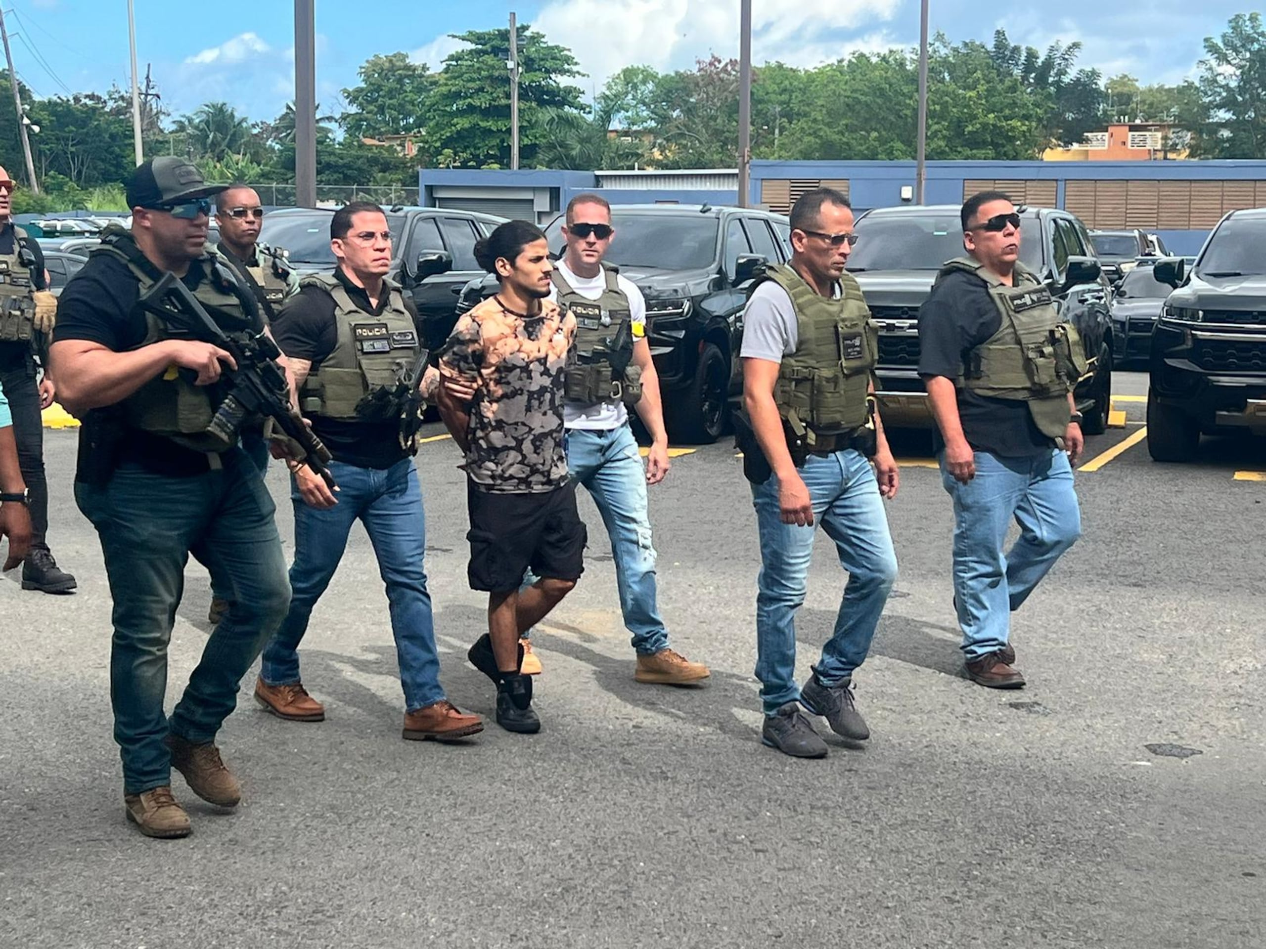 El fugitivo Jeffry Algarín Nieves quien figuraba en la lista de Los Más Buscados fue capturado en el barrio Dajaos, en Bayamón.