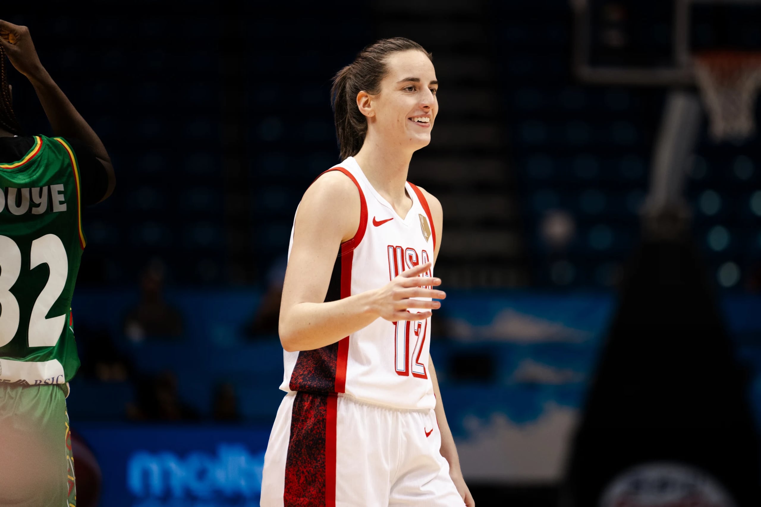 Caitlin Clark durante el primer juego de Estados Unidos en el clasificatorio a la Copa del Mundo de la FIBA 2026 en el Coliseo de Puerto Rico.