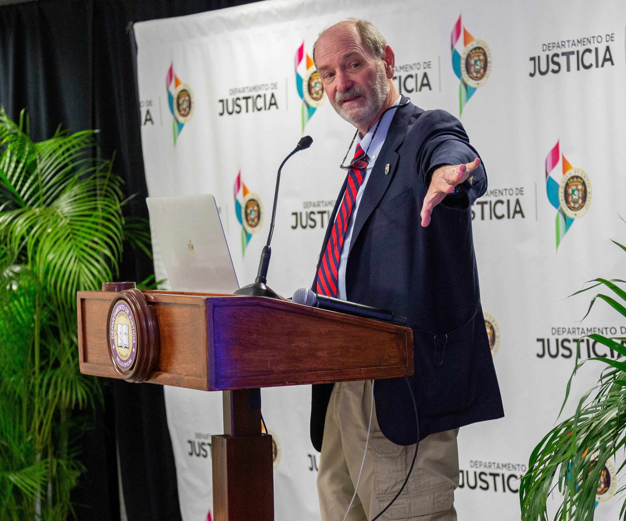 William Smock, médico forense y director del Programa de Medicina Forense Clínica del Departamento de la Policía a Metropolitana de Louisville, Kentucky