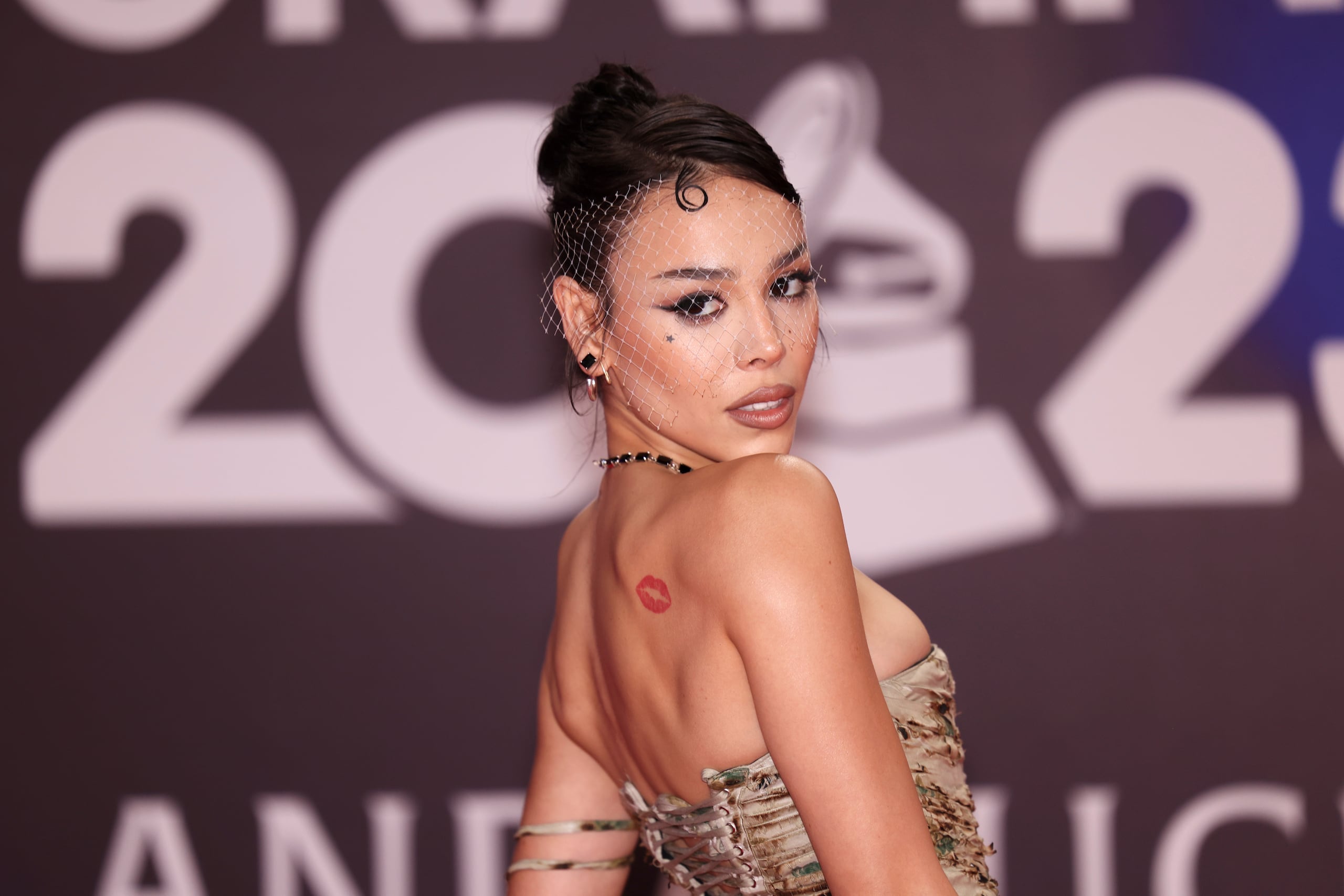 Danna Paola llega a la 24a entrega anual del Latin Grammy en Sevilla, España, el jueves 16 de noviembre de 2023. (Foto Vianney Le Caer/Invision/AP)