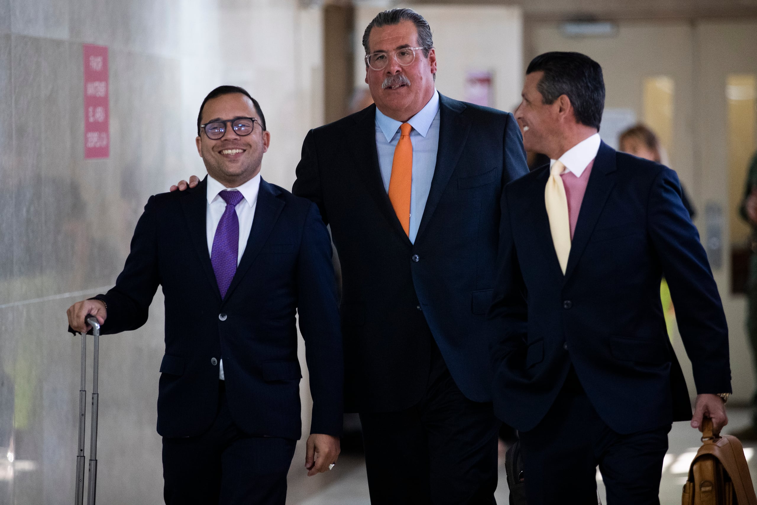 Durante una pasada vista judicial, los abogados del alcalde de Ponce, José Andreu Fuentes, junto los otros licenciados Ricardo Prieto García y Carlos Torres Nolasco, salen del tribunal.