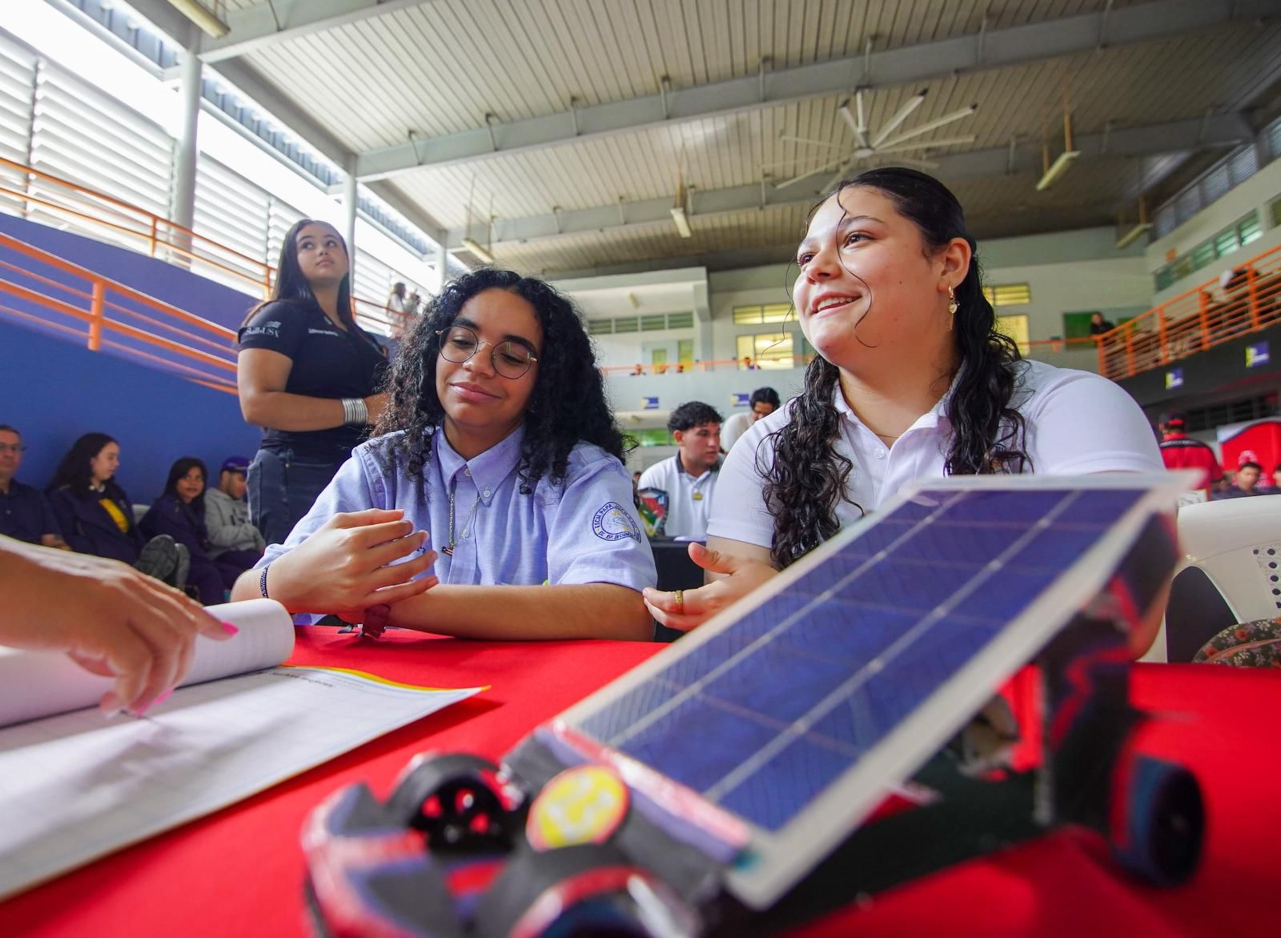 Las competidoras Sofía Victoria Vargas Santiago y Jania Romero Santos.