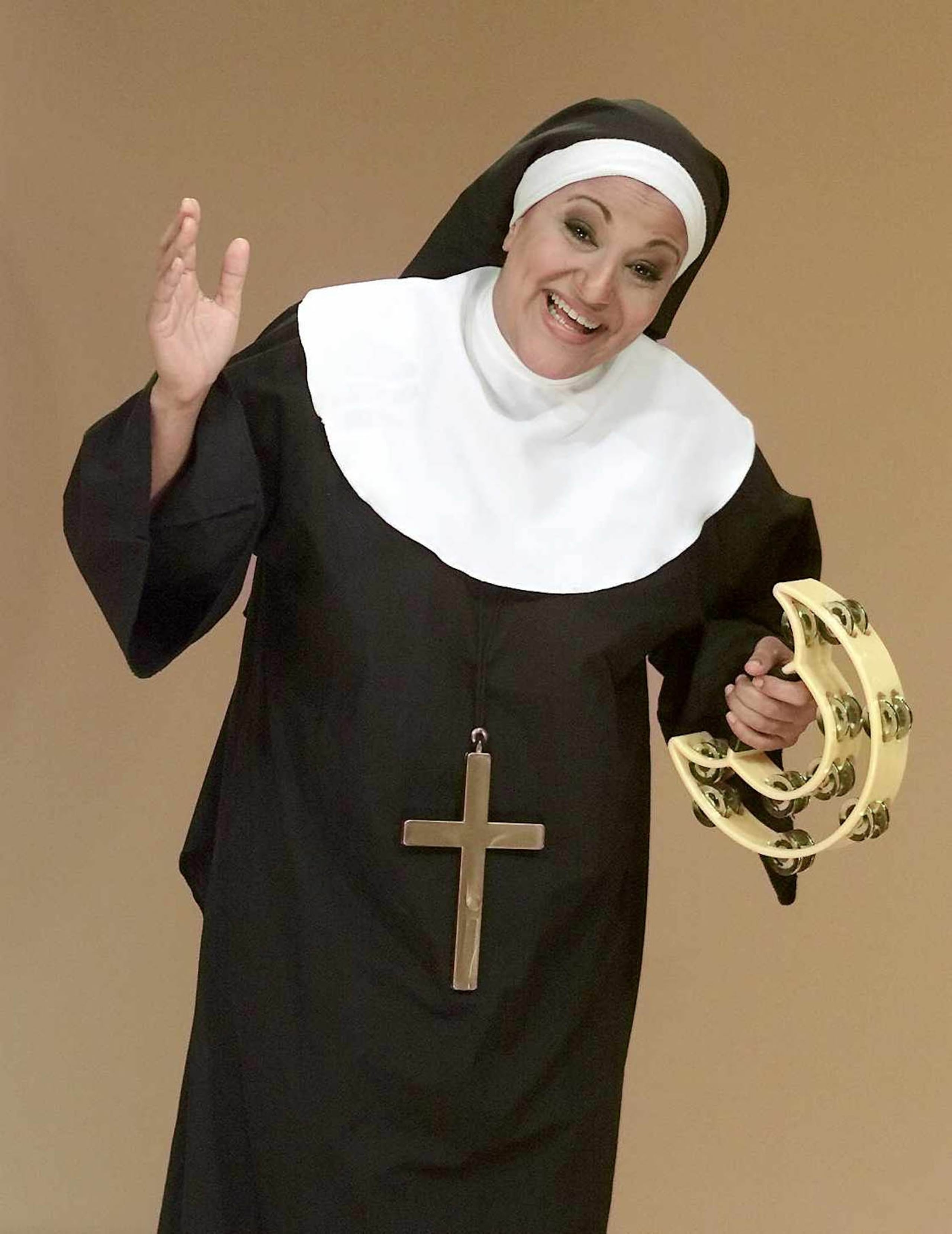 Aún interpreta el personaje de "Sor Tata" en actividades privadas.