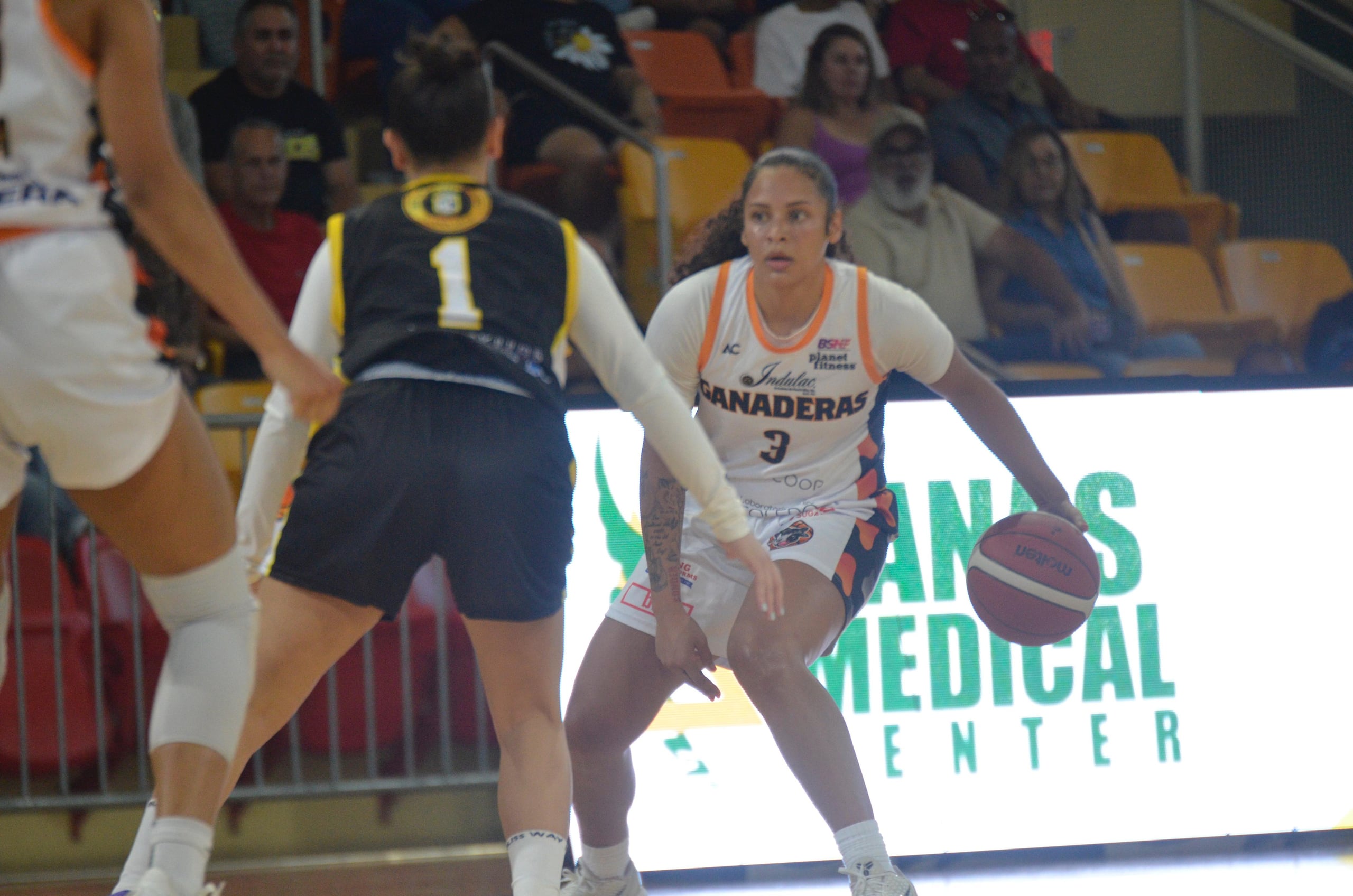 Essense Booker lideró a las Ganaderas con 28 puntos. (Amanda Morales / Ganaderas de Hatillo)