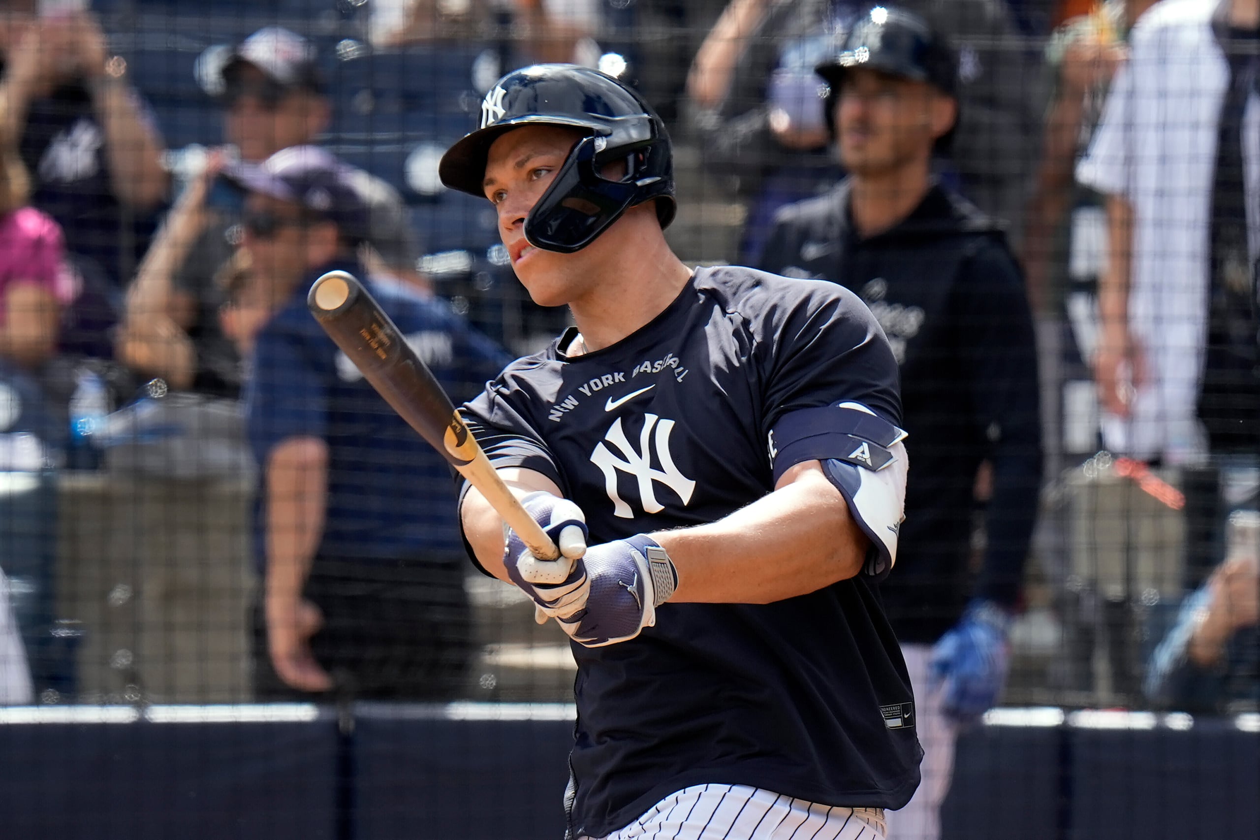 Aaron Judge durante una práctica de bateo de los Yankees de Nueva York, el lunes 16 de febrero de 2026, en Tampa, Florida.