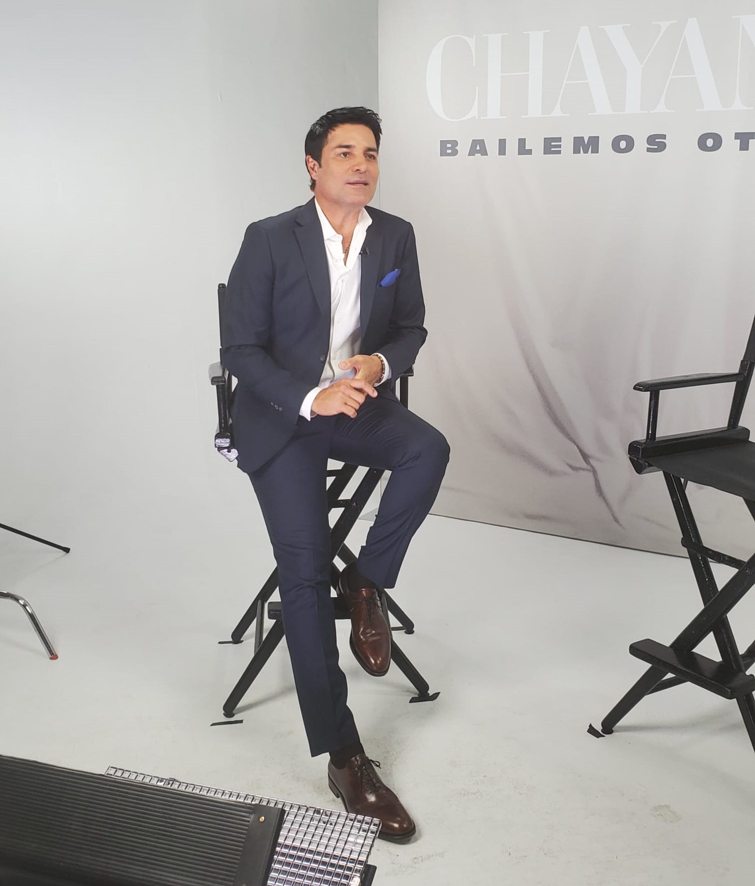 El entusiasmo y la felicidad invaden a Chayanne al hablar del disco y de comprender que el próximo año cumplirá 40 años del lanzamiento de su primer álbum como solista, titulado “Chayanne es mi nombre”, (1984).
