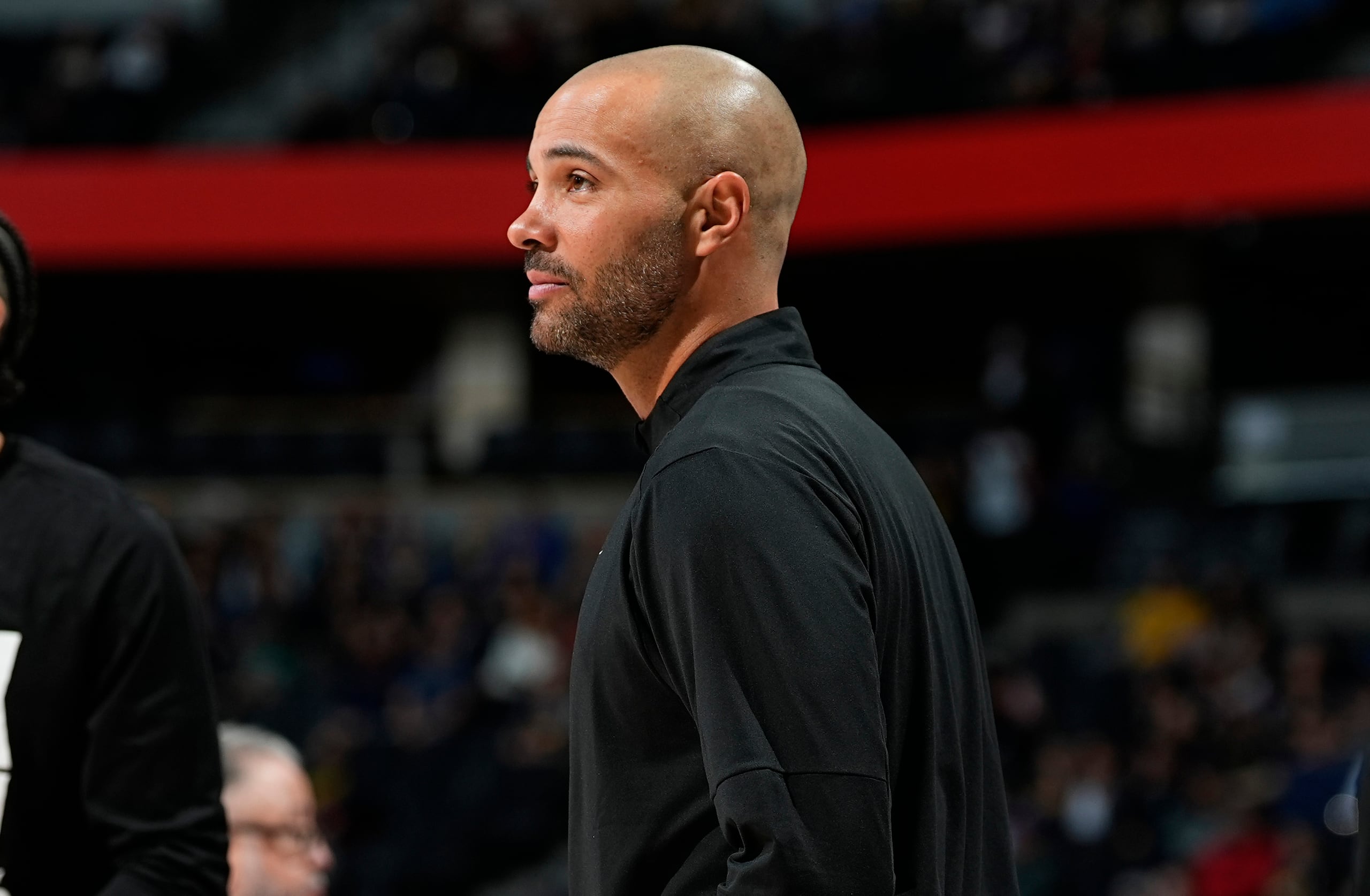 Jordi Fernández aparece aquí ejerciendo su función como el asistente de los Kings de Sacramento.