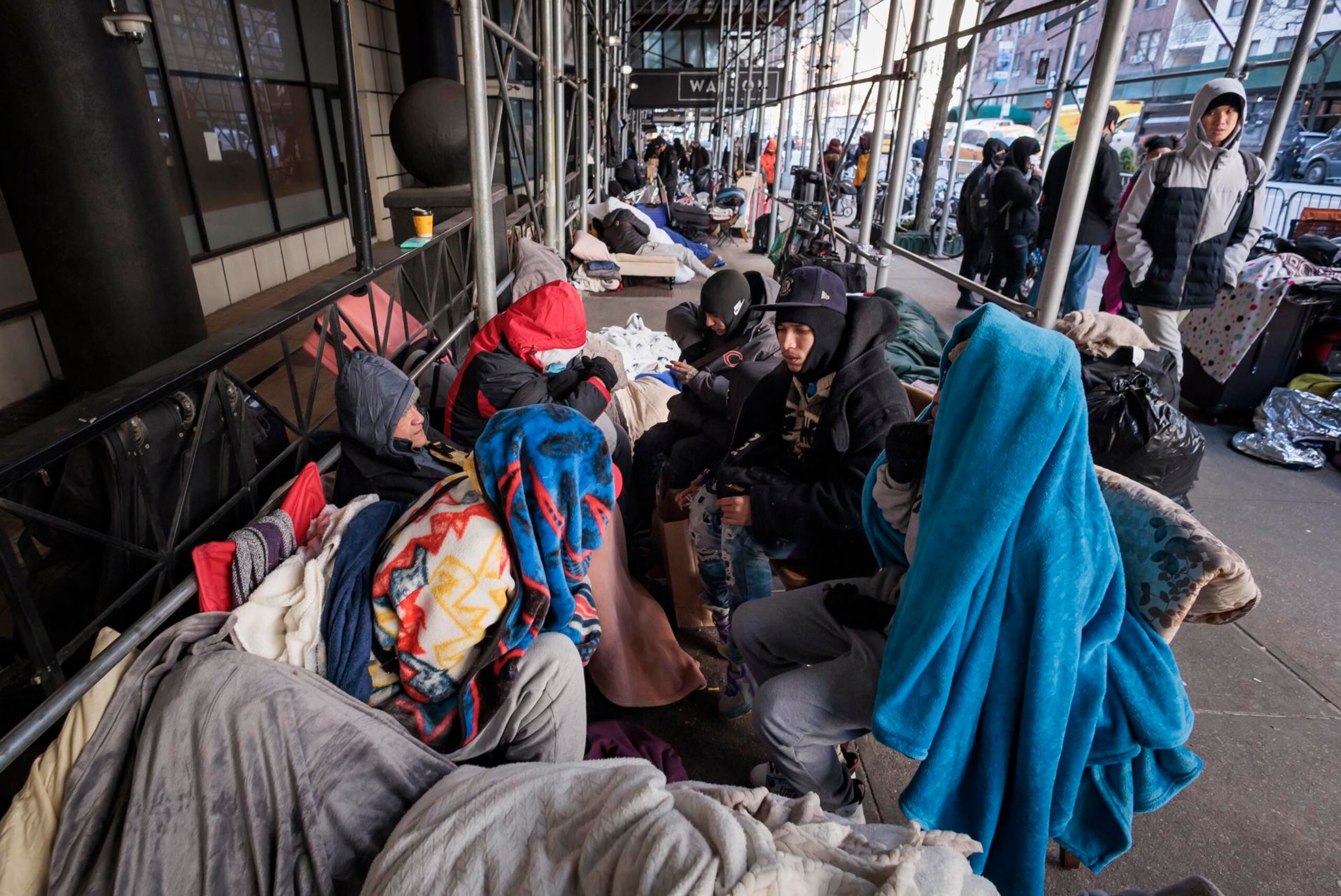 Fotografía de archivo de migrantes en una calle de Nueva York(EE.UU.). EFE/EPA/JUSTIN LANE