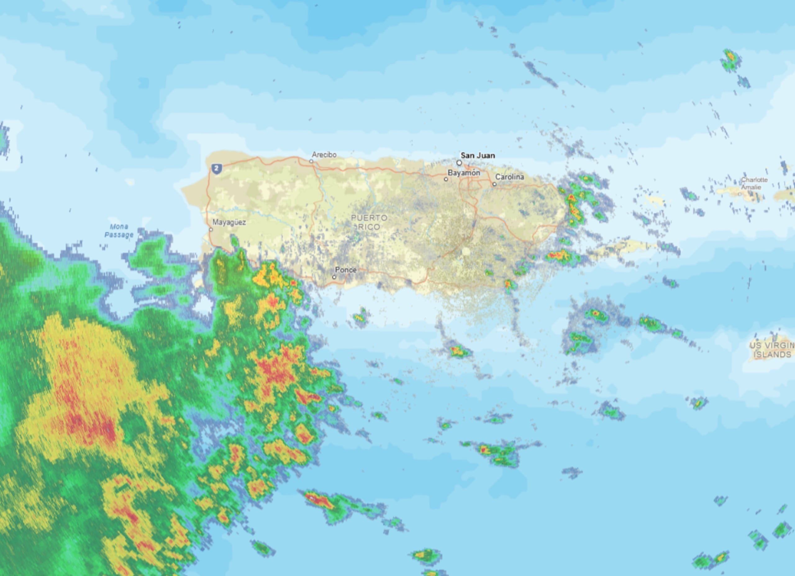 El Servicio Nacional de Meteorología exhortó a los conductores a no intentar cruzar carreteras inundadas.