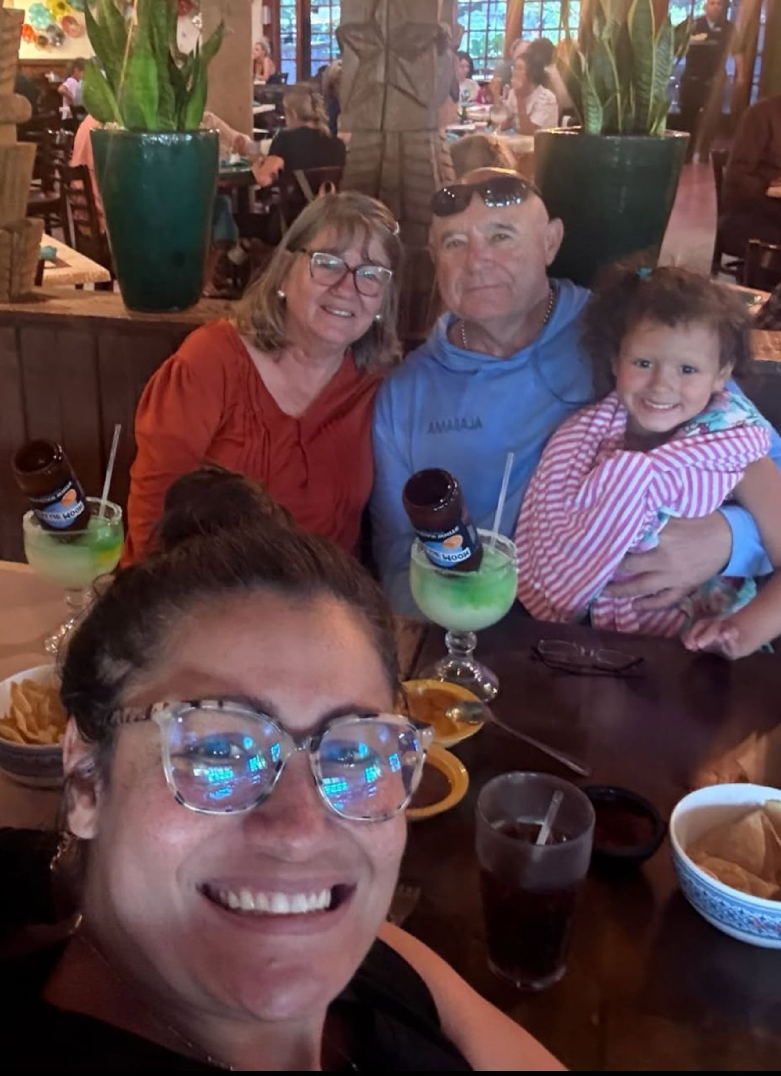 Eddie Santana Negrón, de 69; Ileana Santana, de 66; su nuera, Camille Santana, de 38; y su nieta, Mila Santana, de cinco años.