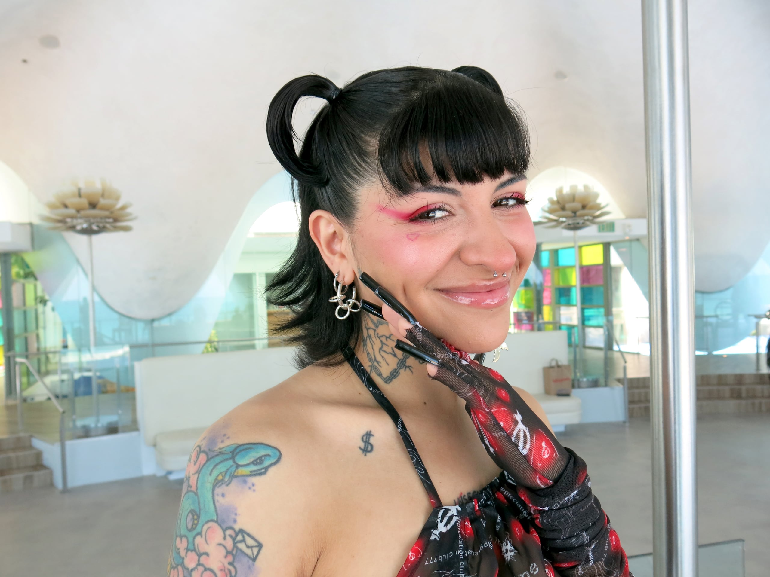 Su nueva canción, "Con otra", ha sido vista por más de dos millones de personas en una semana.