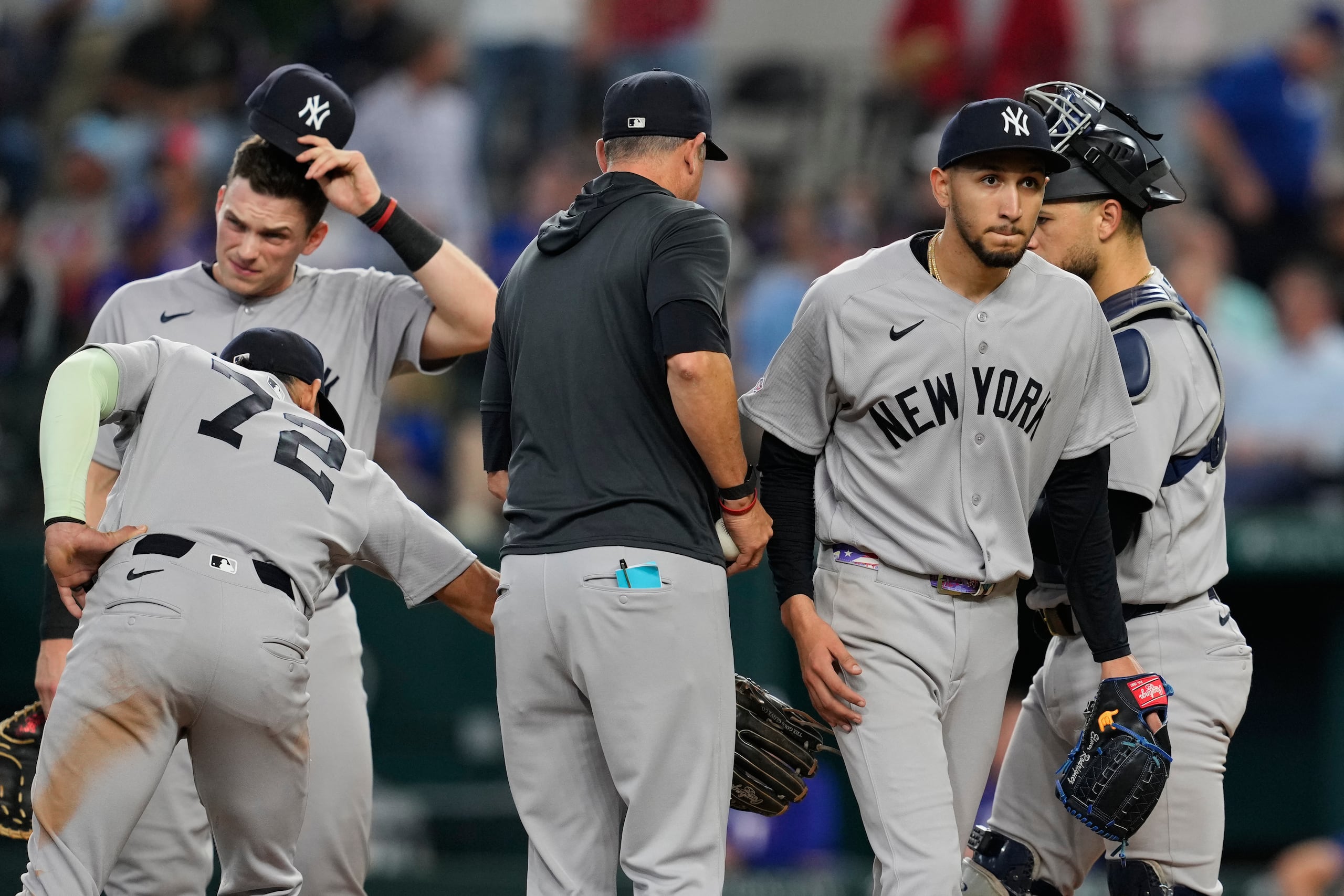 En el momento que Aaron Boone remplaza a Elmer Rodríguez-Cruz.