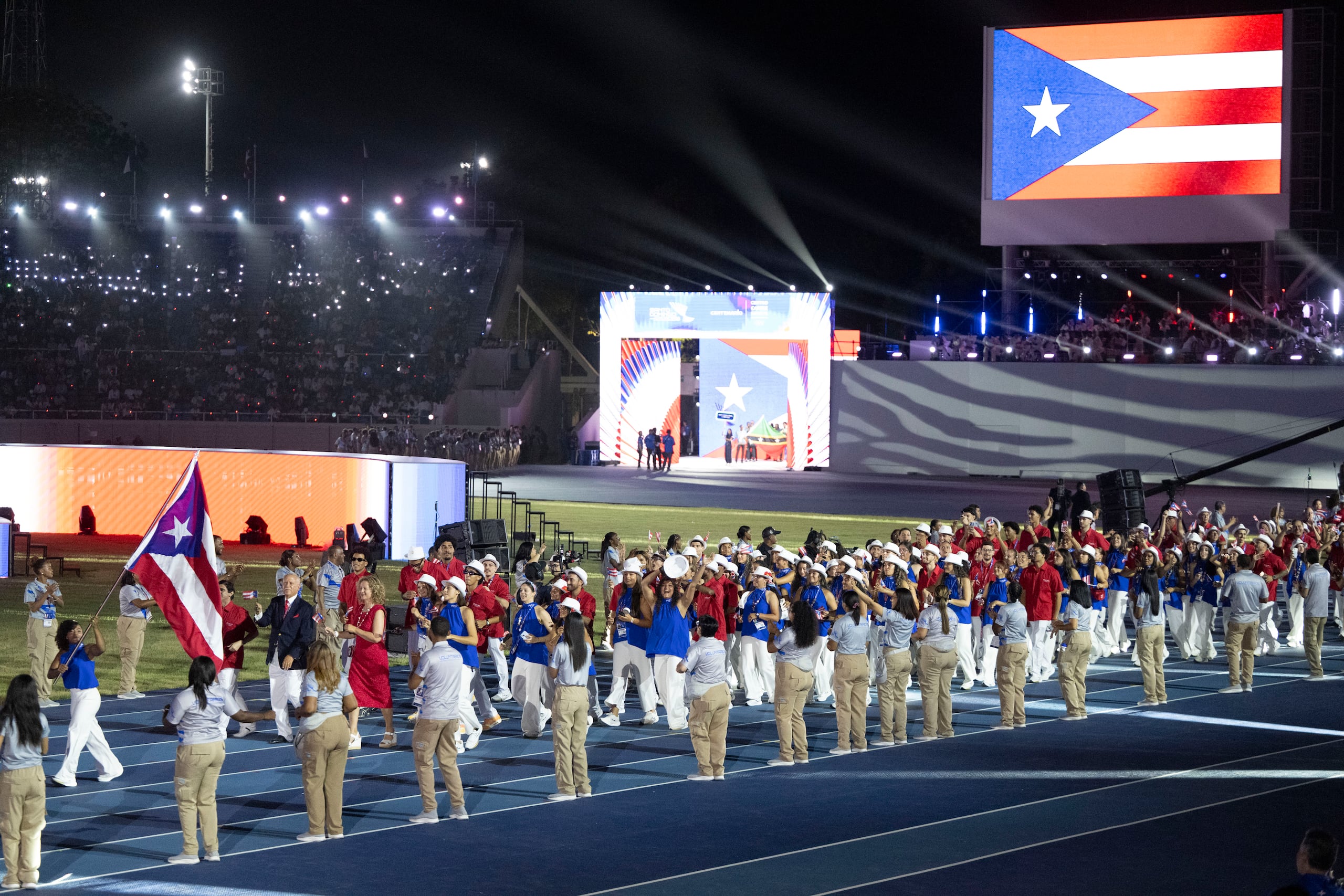 La abanderada Nathalys Ceballos lidera a la delegación boricua en la ceremonia de inauguración de los Juegos Centroamericanos y del Caribe.