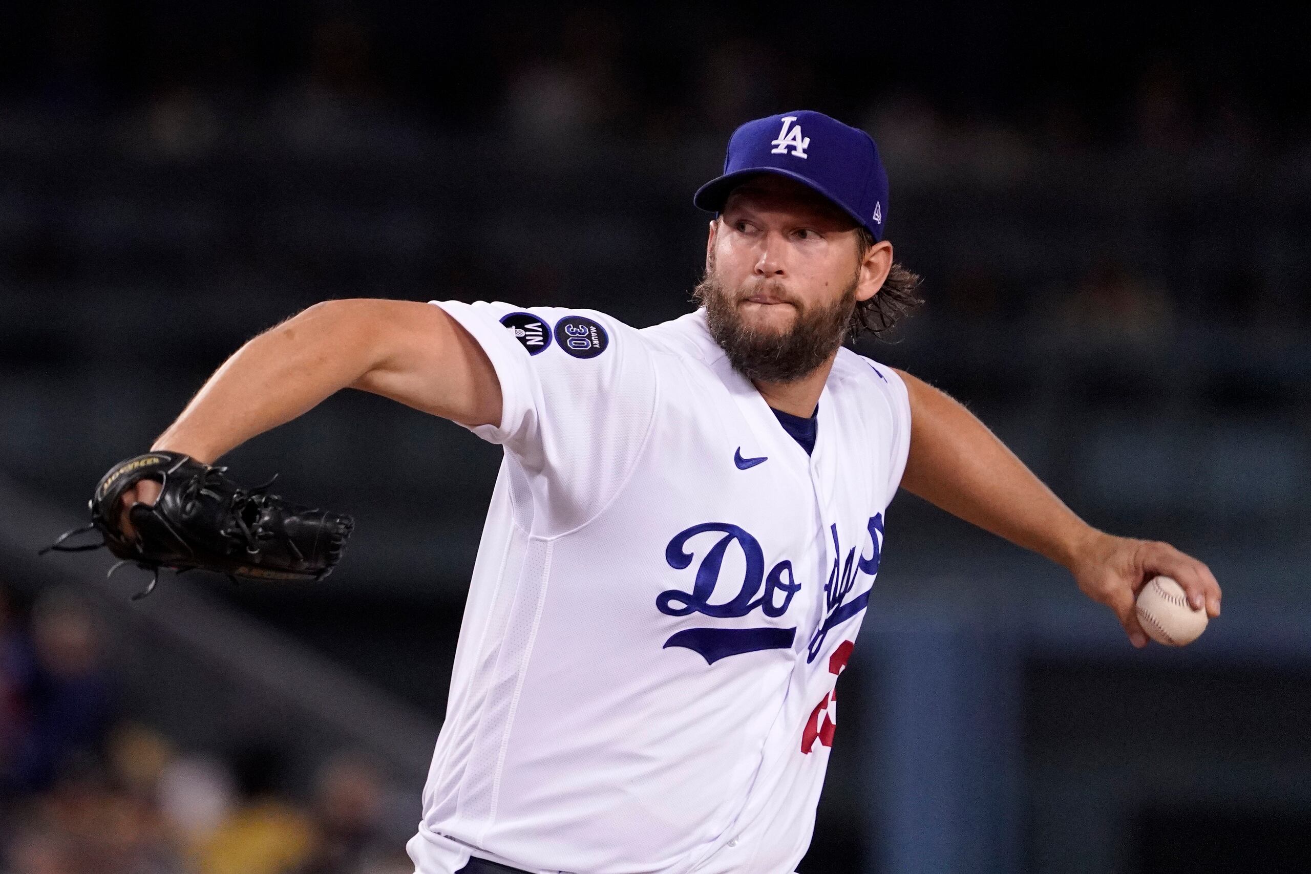 Clayton Kershaw no comenzará a lanzar hasta el verano debido a que fue operado de un hombro.