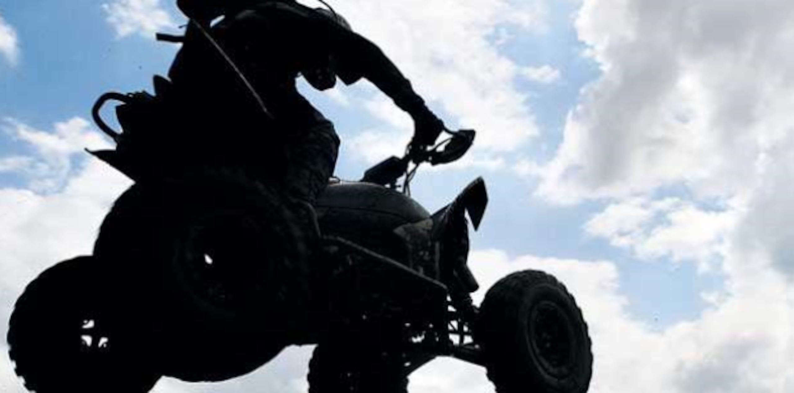 La Ley de Vehículos y Tránsito de Puerto Rico prohíbe transitar con vehículos todoterreno por carreteras estatales, municipales y demás vías pavimentadas. (Archivo)