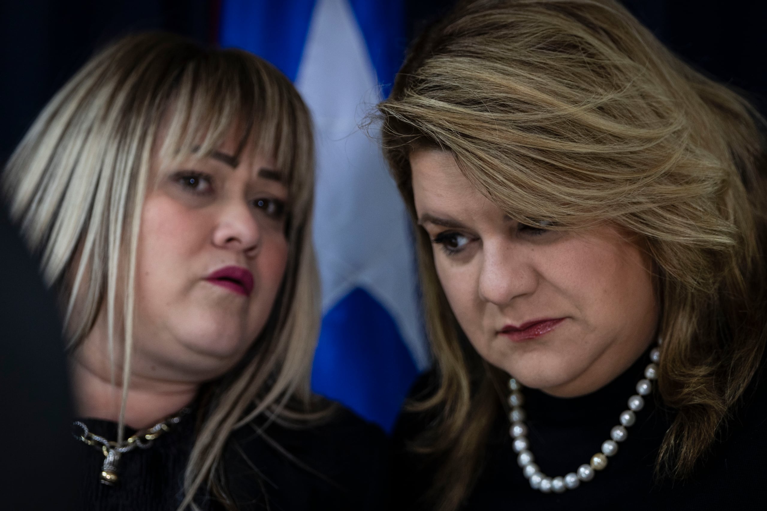 La exsecretaria de la Vivienda, Ciary Pérez Peña, junto a la gobernadora Jenniffer González Colón. (Archivo / GFR Media)