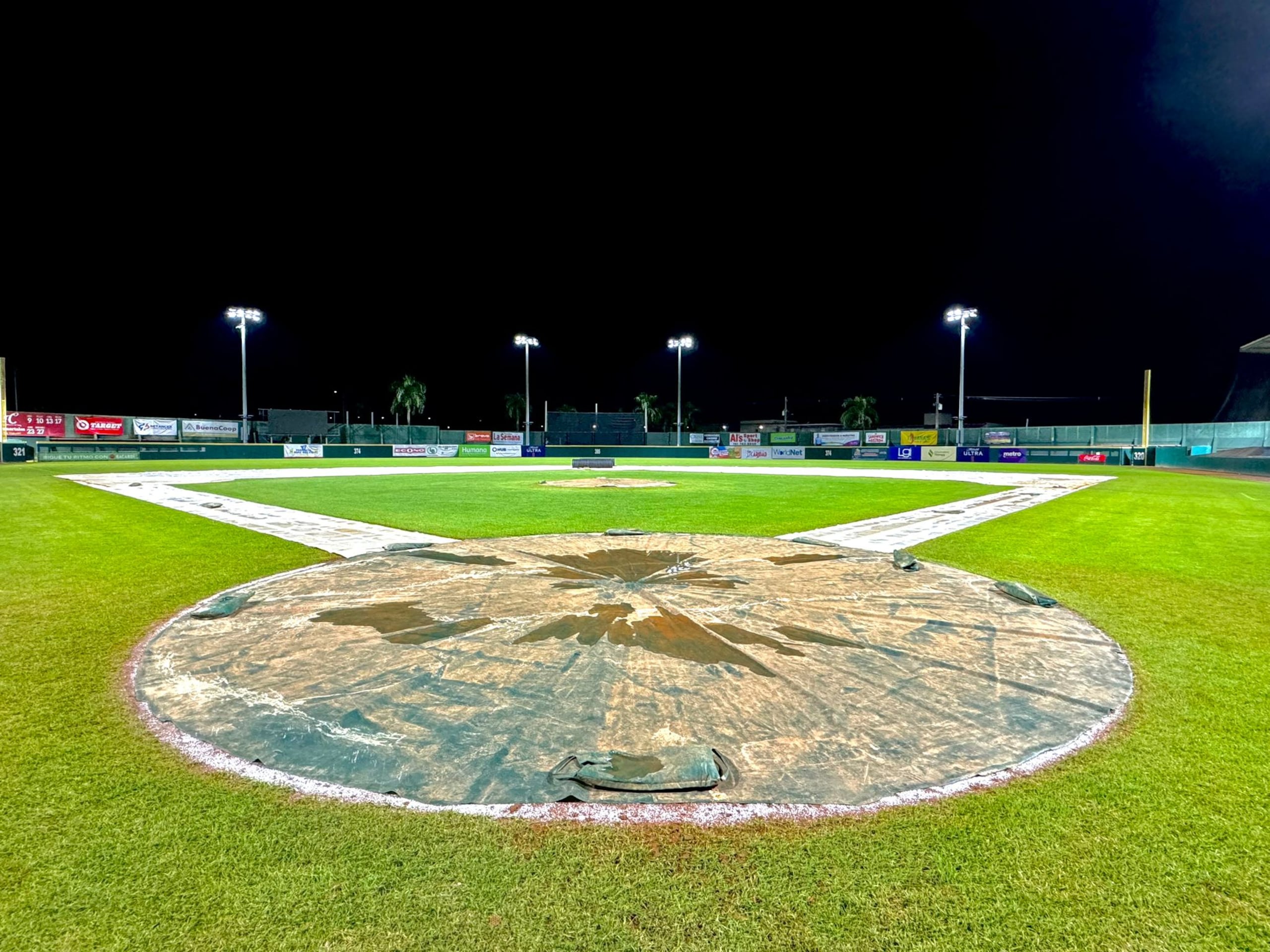 Las condiciones del terreno del Estadio Yldefonso Solá Morales estaban deterioradas.