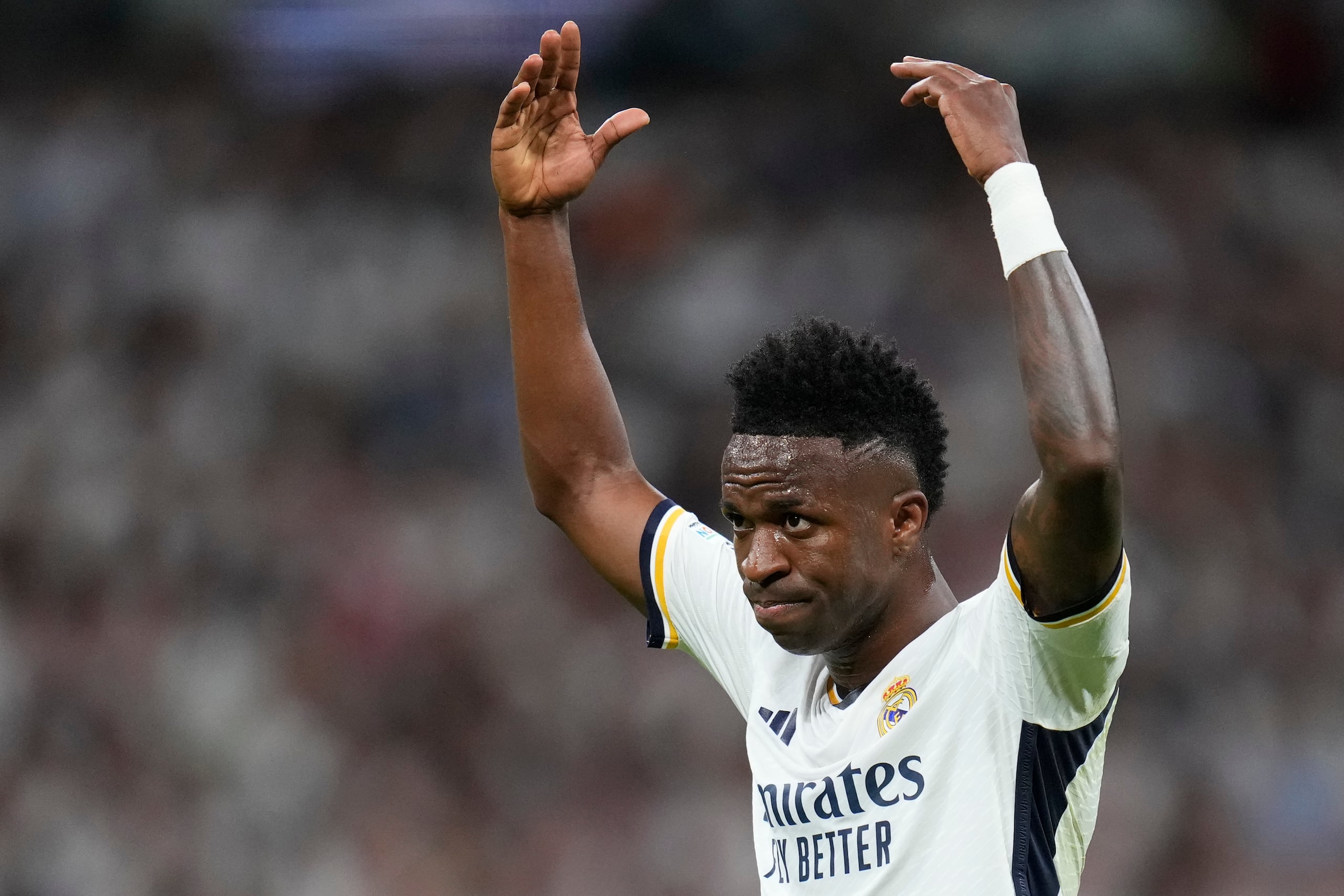 El futbolista brasileño Vinicius Junior ha sido duramente vitupereado por gritos y cánticos racistas en España.