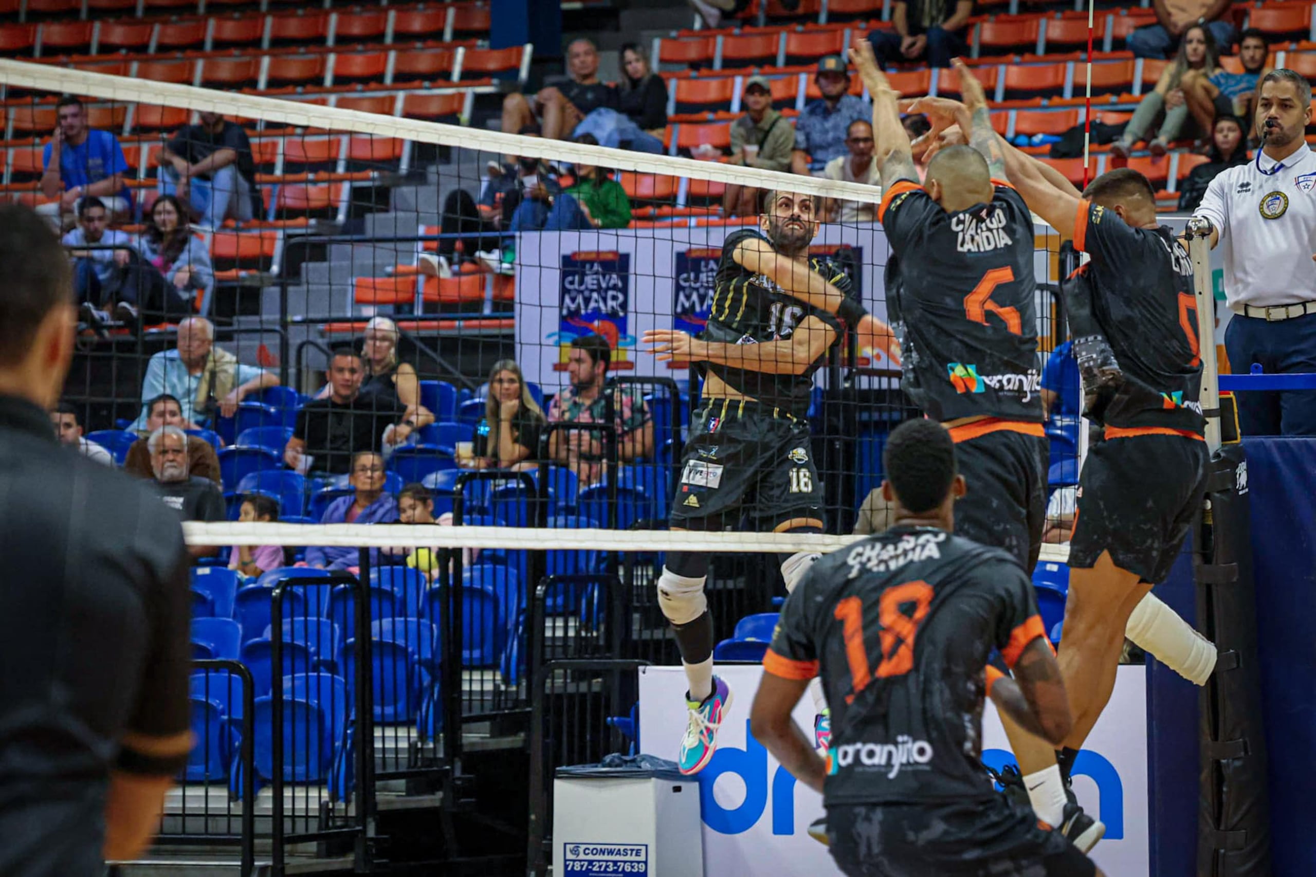 Naranjito consiguió su segunda victoria de la serie con marcadores de 25-19, 25-23 y 25-19.