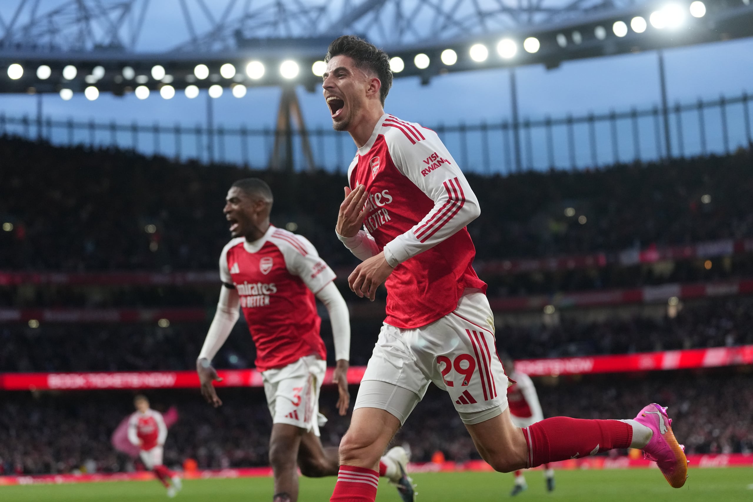 Kai Havertz, del Arsenal, festeja tras marcar un gol ante el Burnley. El Arsenal busca su primer título de las Champions League.