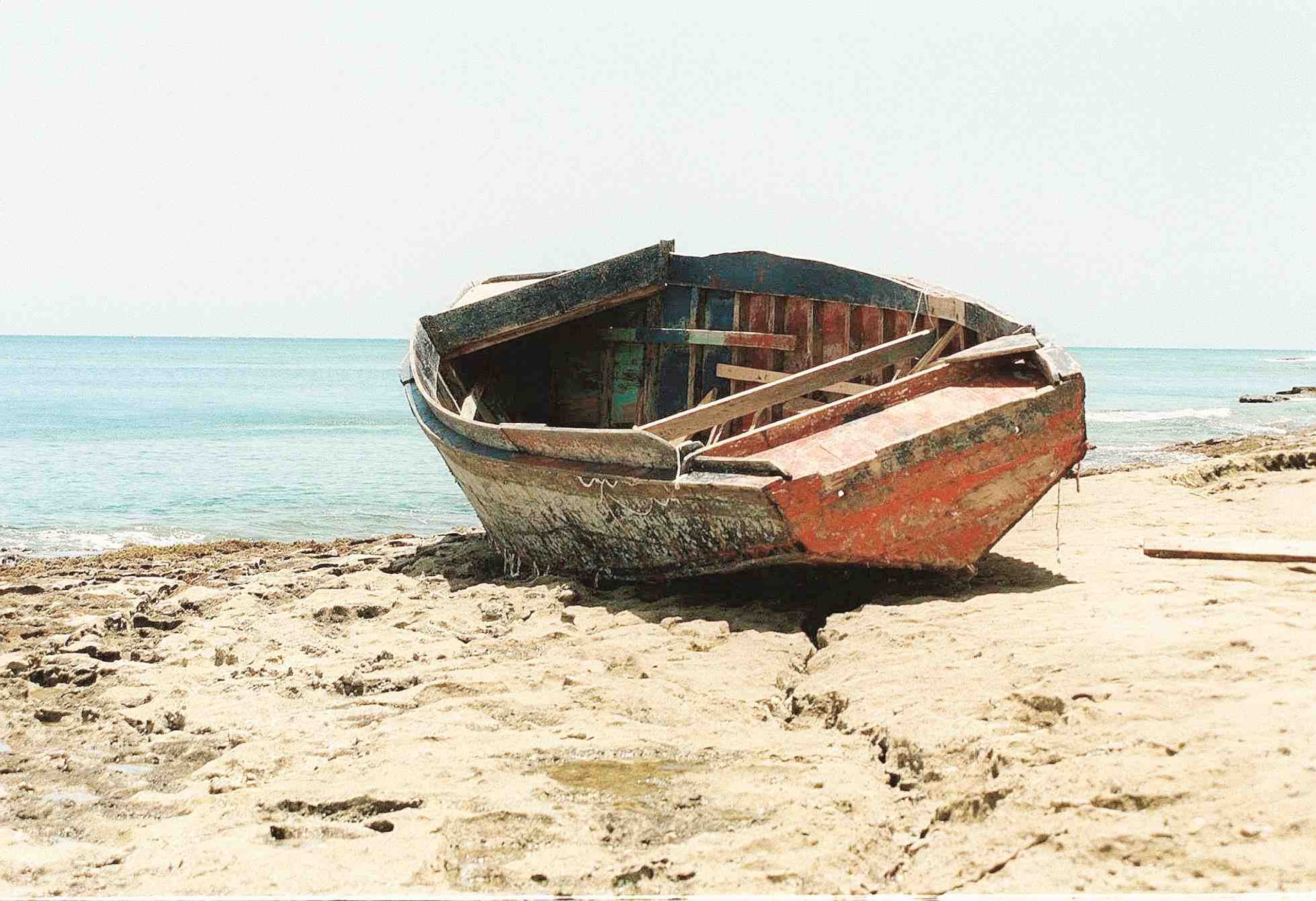 La embarcación fue detectada por la Guardia Costanera a 10 millas náuticas de la costa de Aguadilla, a eso de las 2:30 p.m. (Archivo / GFR Media)