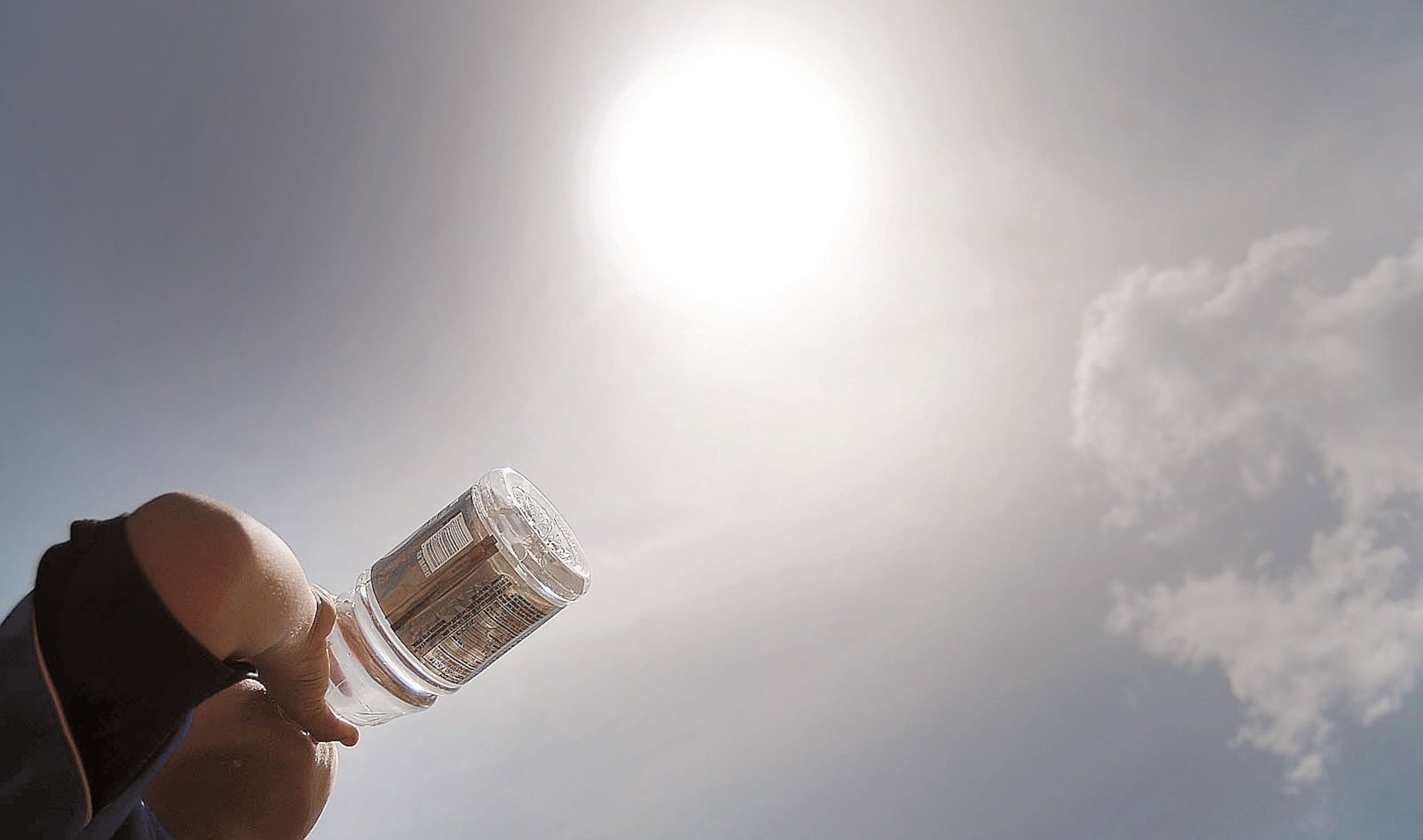 Se augura que el termómetro sobre pase los 90 grados Fahrenheit y que, combinado con la humedad disponible, la sensación del calor llegue a los 100 grados. (Archivo / GFR Media)