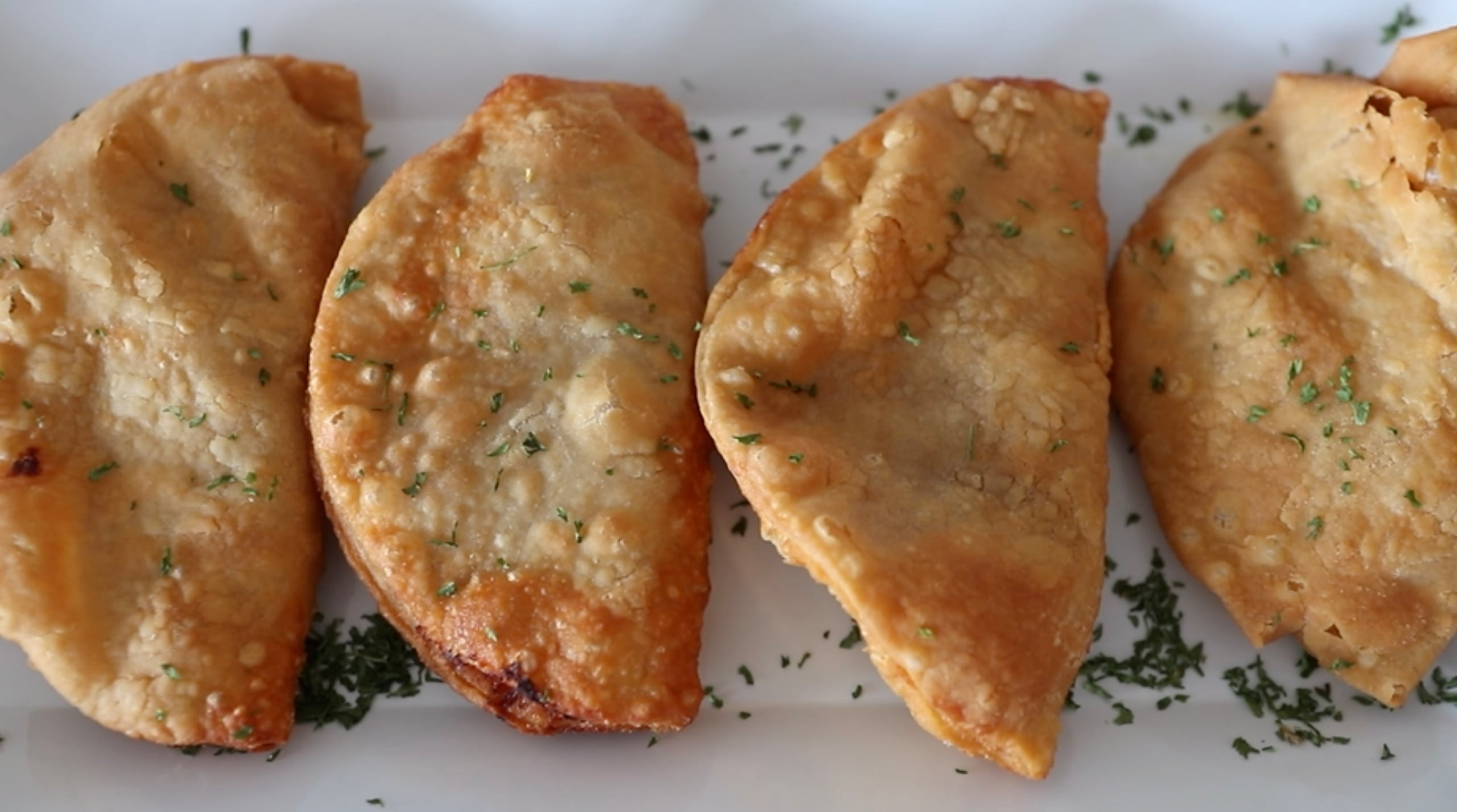 El manjar a base de chapín por excelencia es el pastelillo, que en Naguabo lo preparan con una masa particular que atrae a miles todas las semanas.