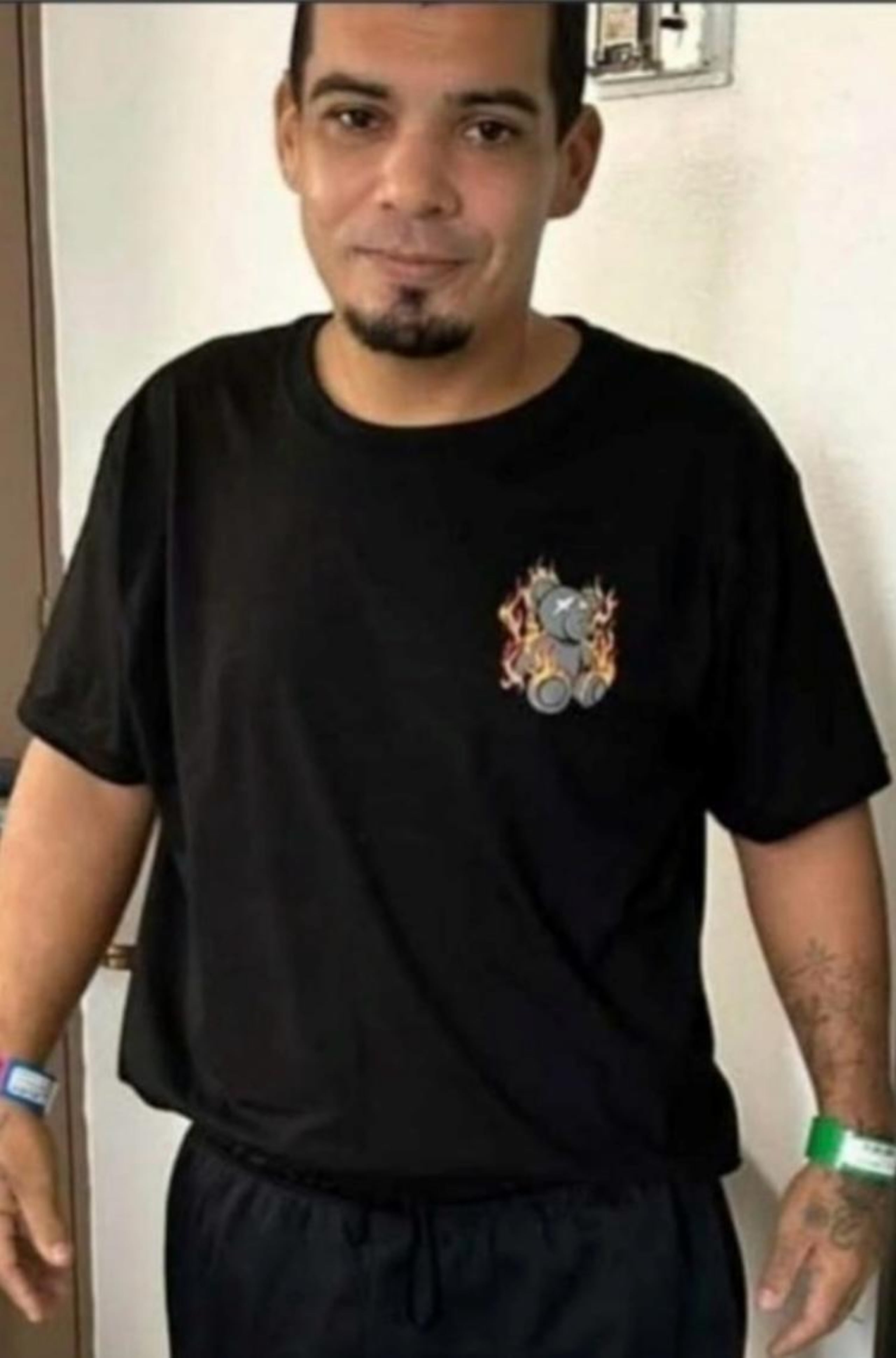 Raymond J. Águilar De Jesús, de 34 años, se encuentra desaparecido hace una semana cuando fue visto por última ocasión en los predios del residencial El Cotto, en Arecibo.
