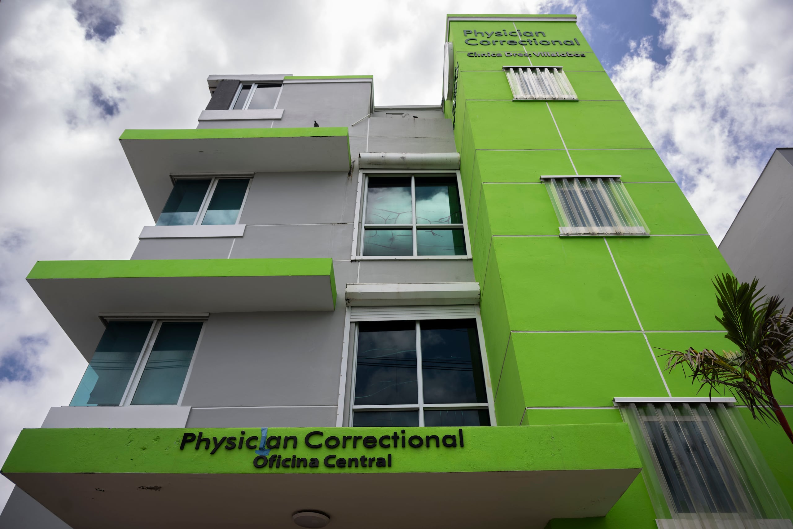 La empresa comenzaría a prestar servicios de telemedicina a los reclusos.