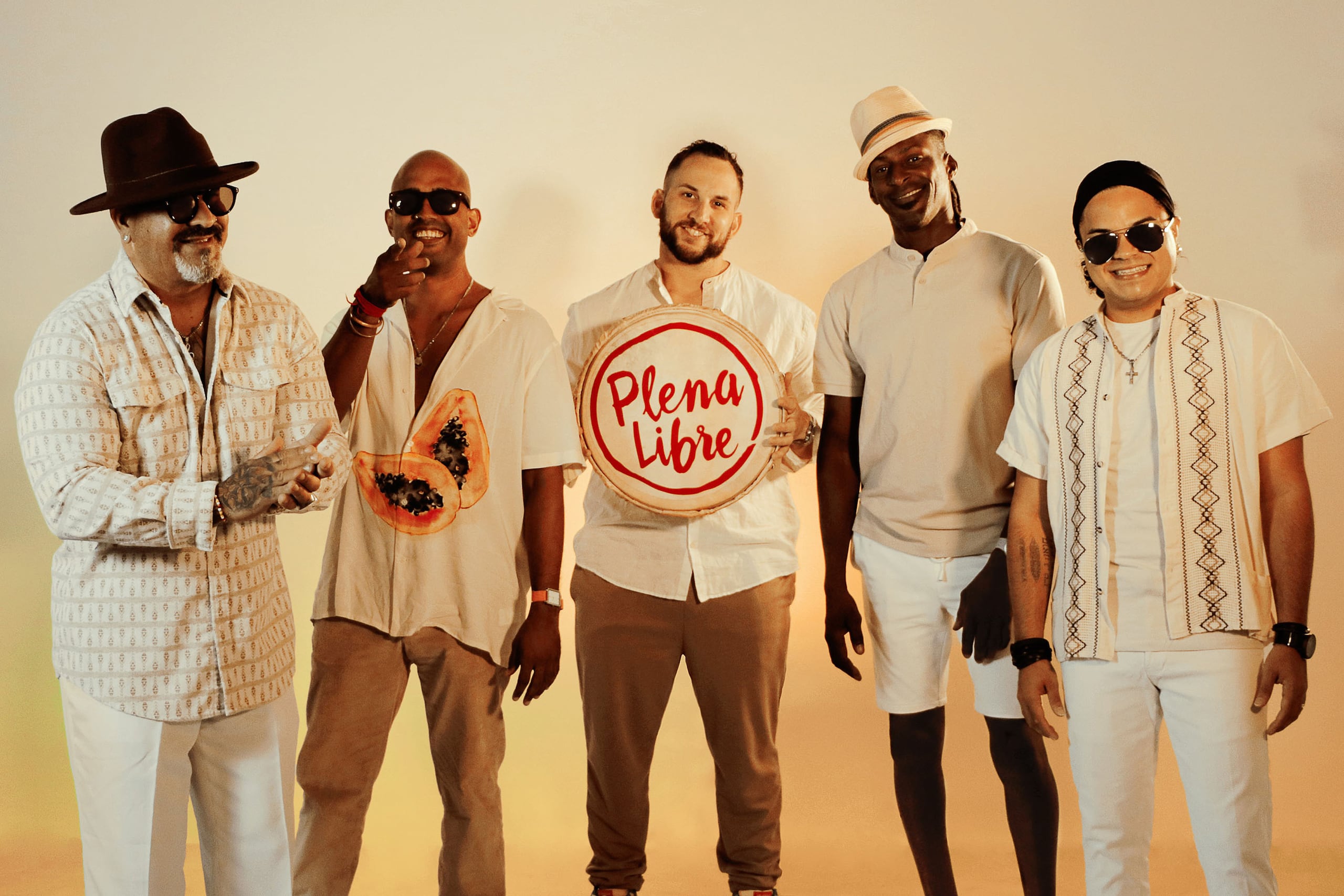 La agrupación celebra además la salida de su nuevo disco, "Cuatro esquinas".