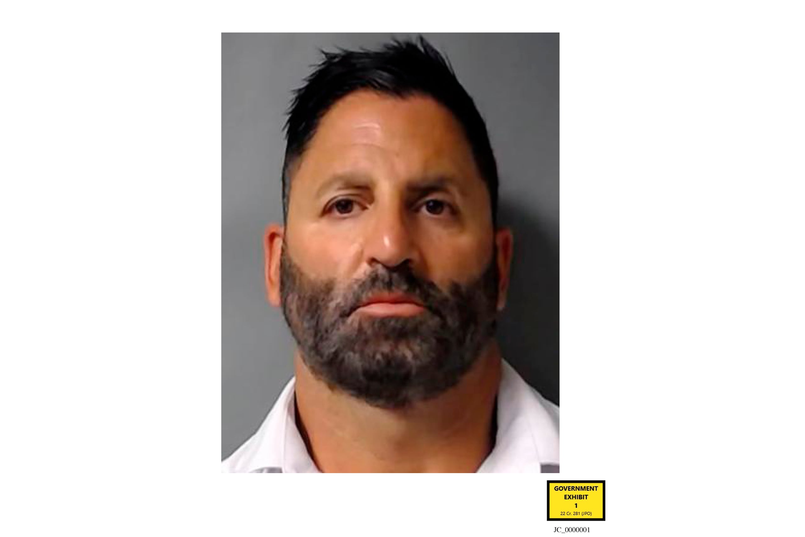 En el transcurso de un año, Costanzo consultó nombres en una base de datos confidencial de la DEA de investigaciones federales que pudieran involucrar a clientes de un exagente que trabajaba como investigador privado, a cambio de sobornos.