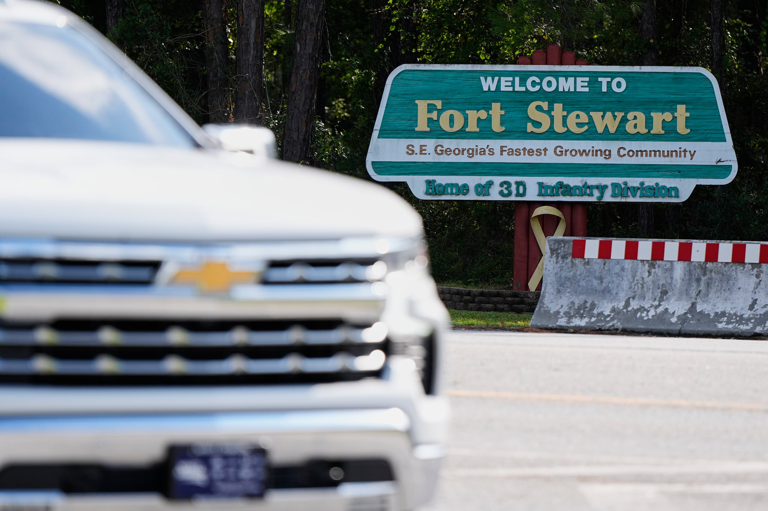 Un letrero que da la bienvenida a Fort Stewart, en Georgia, se observa el miércoles 6 de agosto de 2025.