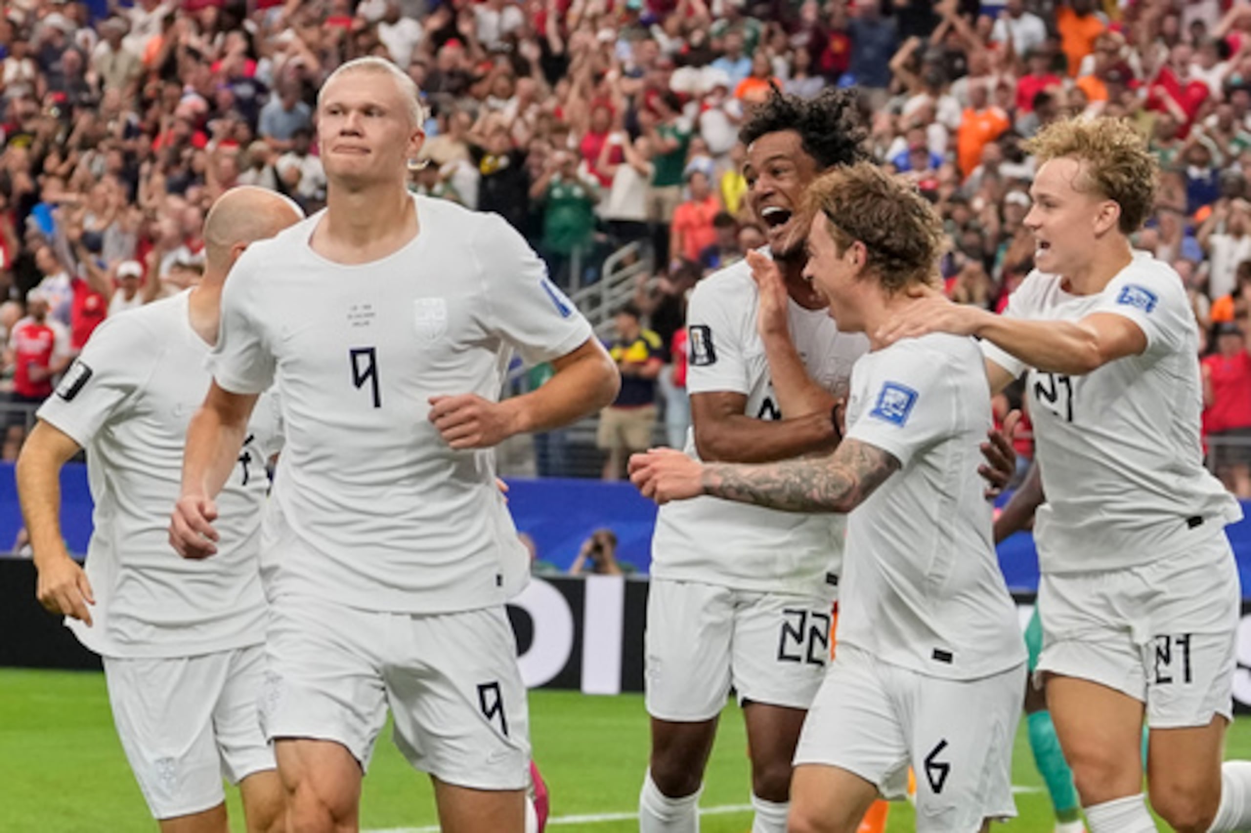 El noruego Erling Haaland (9) celebra tras marcar el segundo gol de su equipo durante el partido de la ronda de 32 del Mundial de fútbol entre Costa de Marfil y Noruega, disputado en Arlington (Texas), cerca de Dallas, el martes 30 de junio de 2026. (Foto AP/Tony Gutiérrez)