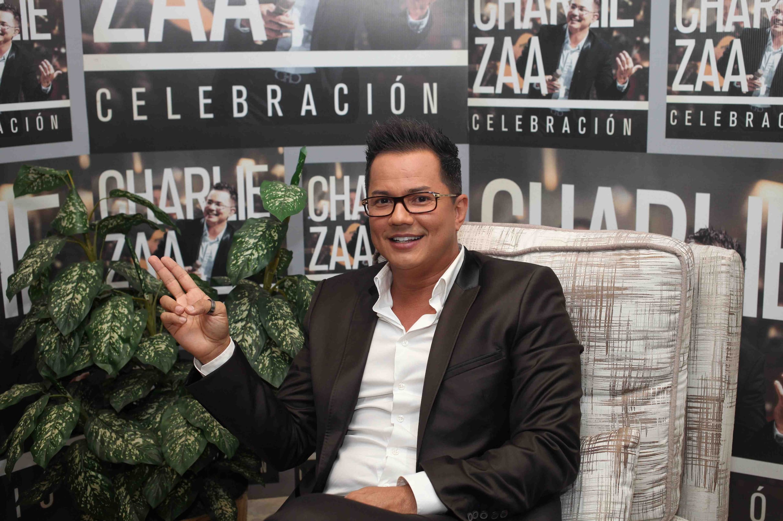 El nuevo álbum de Charlie Zaa recopila en vivo de sus 20 años de carrera. (EFE)