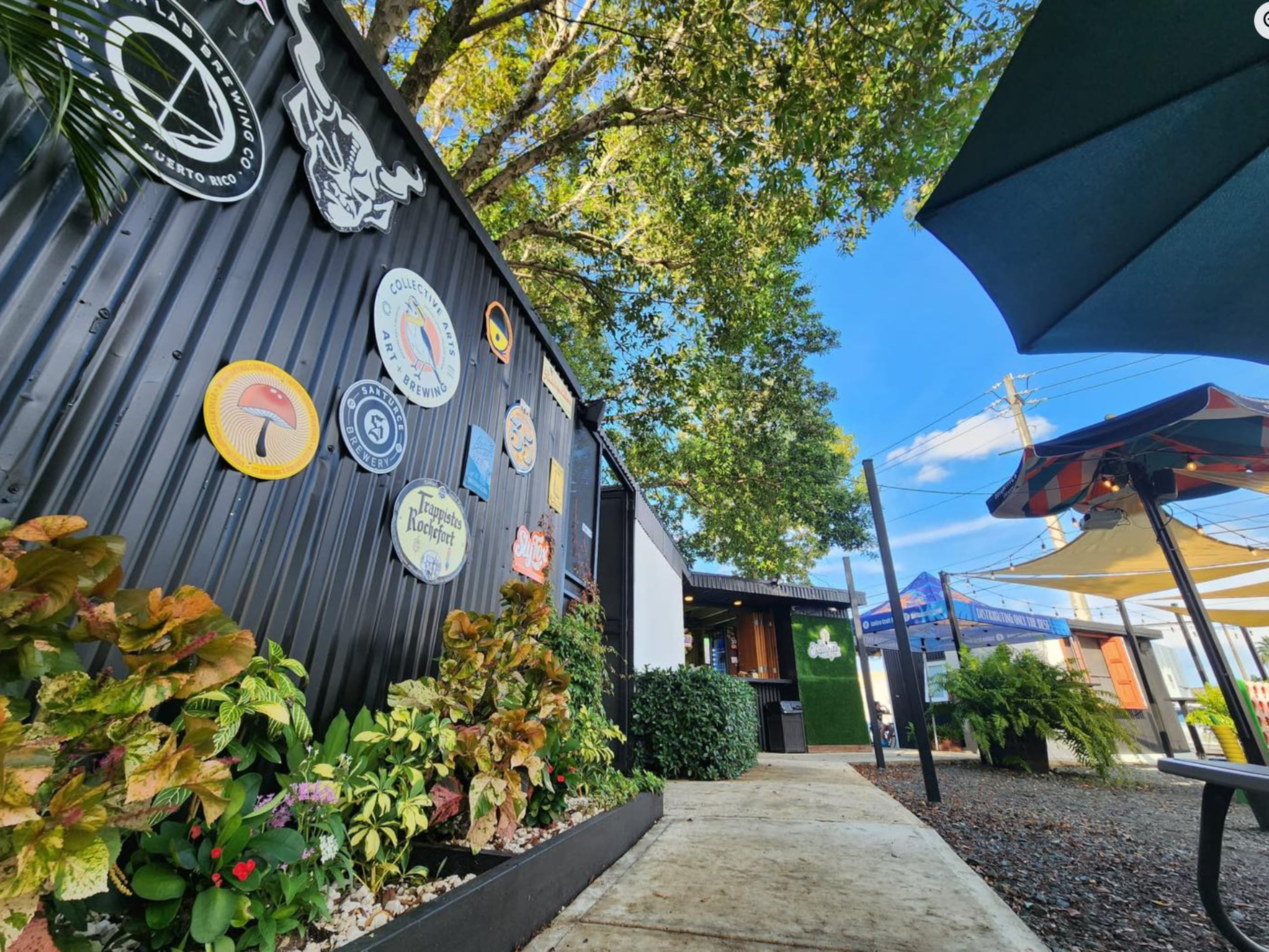 La Esquinita Jardín Cervecero lanza sus primeras cervezas luego de nueve años de abrir sus puertas.