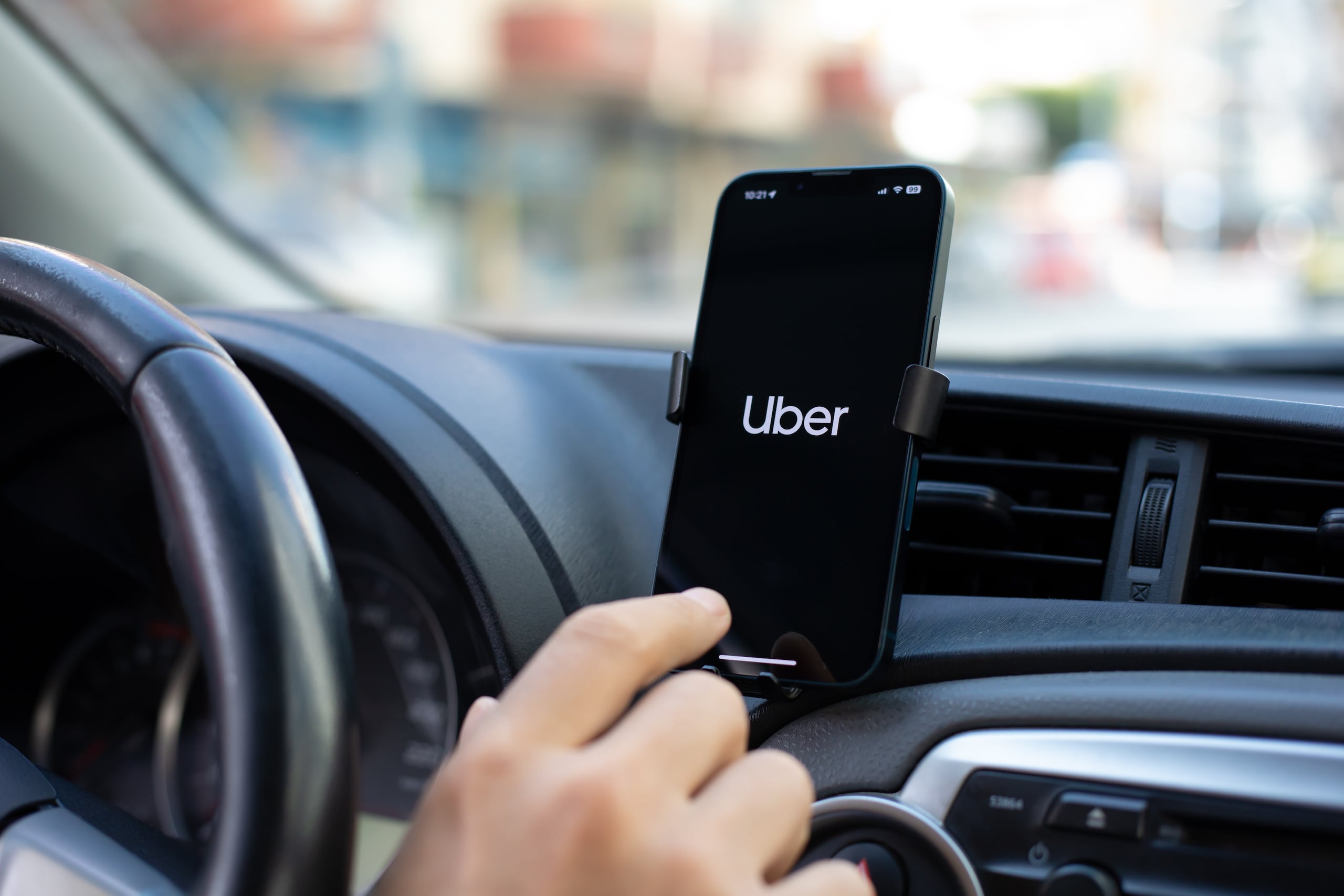 El robo del auto utilizado para hacer Uber ocurrió a eso de las 2:30 a.m. de hoy, sábado.