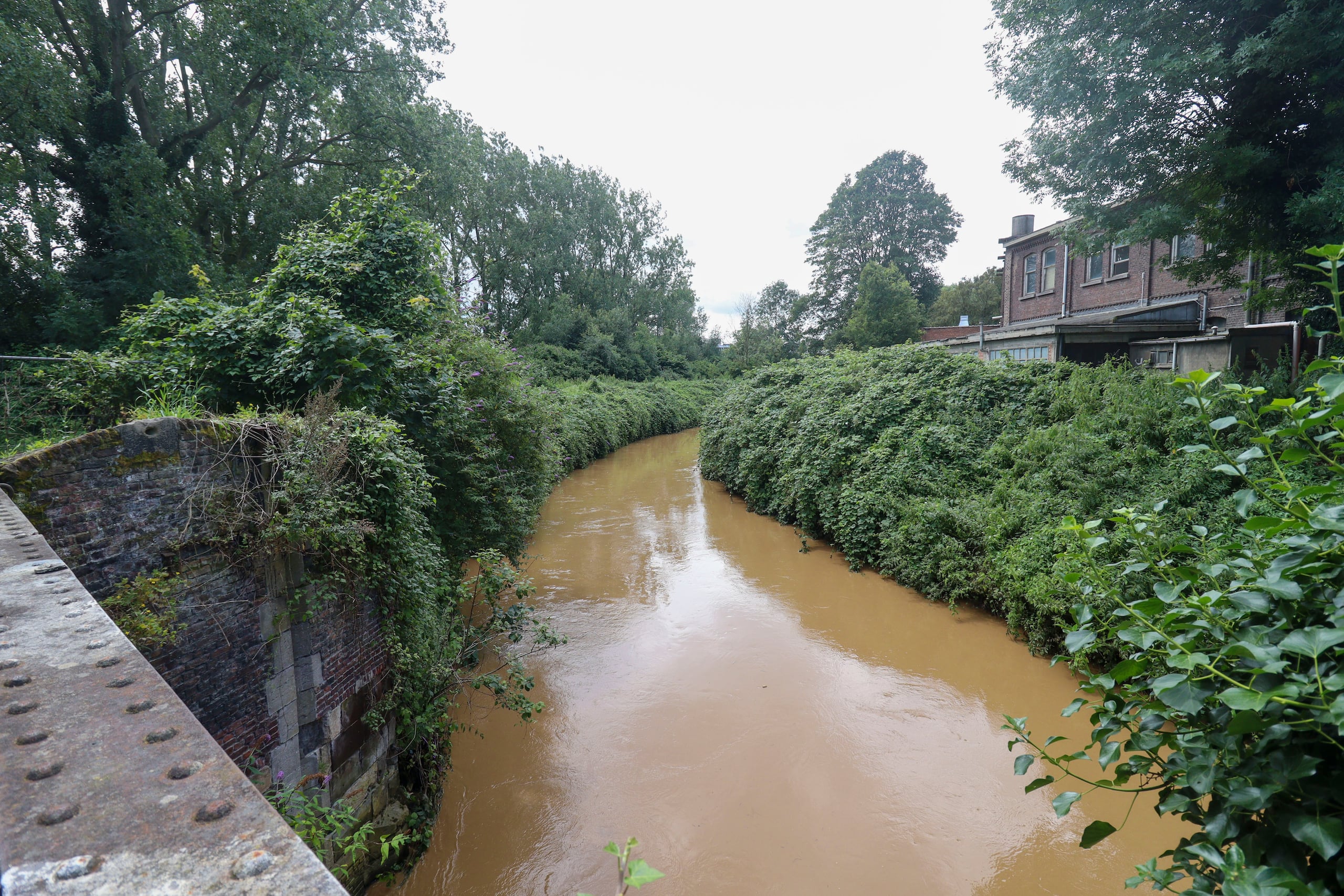 Como muchas ciudades europeas, Bruselas tiene río, pero está soterrado desde 1871 por falta de salubridad, algo que las autoridades buscan revertir ahora con un nuevo proyecto destinado a desenterrar una parte del Senne. EFE/Gonzalo García Moreno