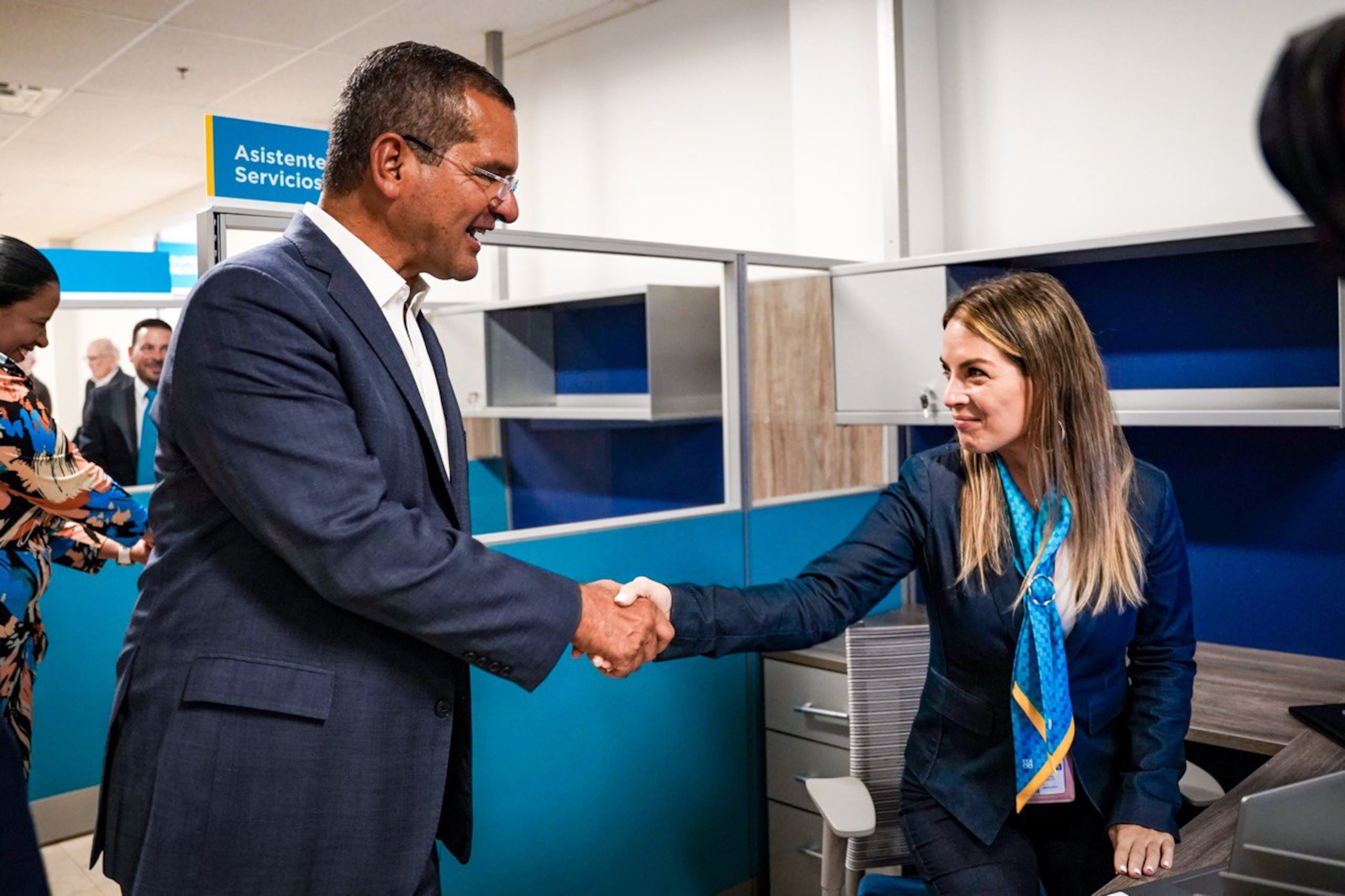 Gobernador Pedro Pierluisi inaugura oficina de ACAA en Caguas.