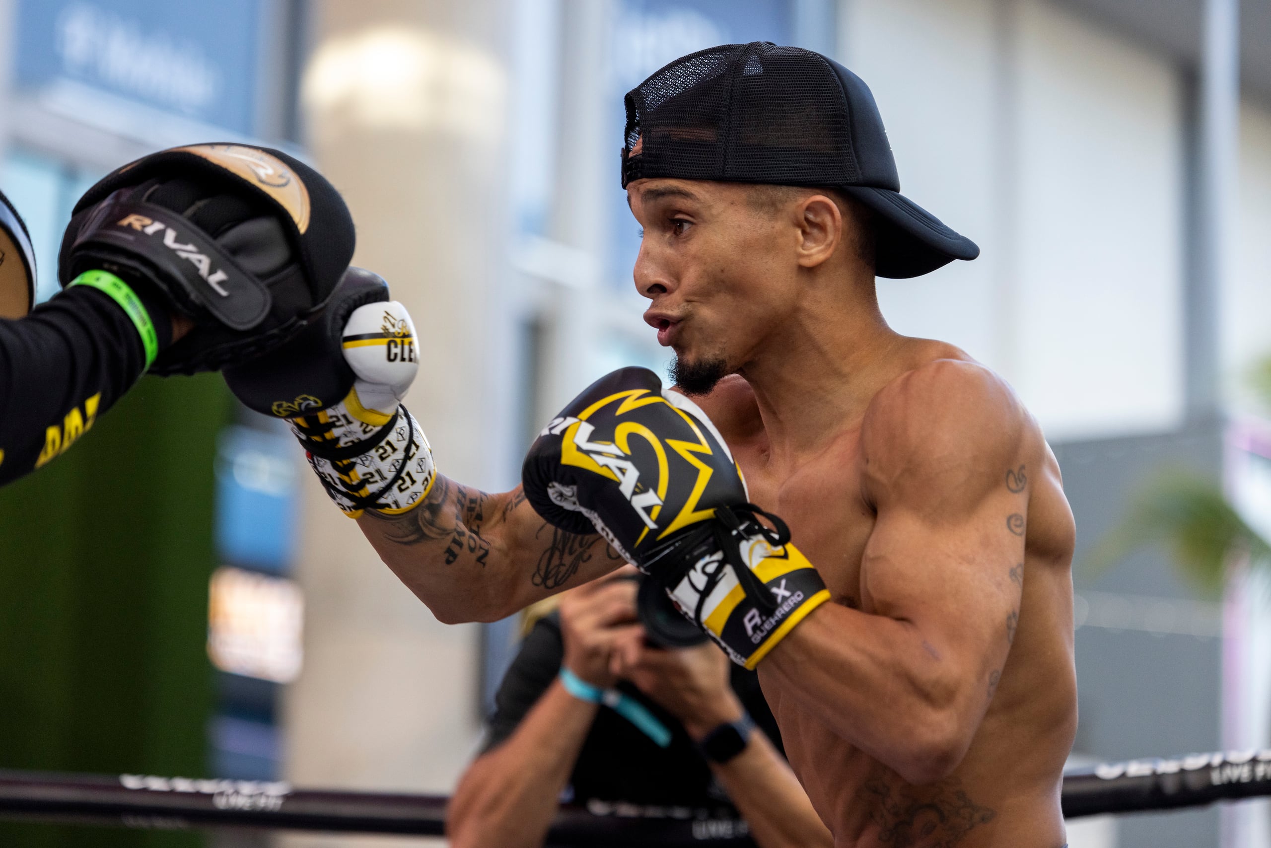 René Santiago ganó en octubre el título interino de la Organización Mundial de Boxeo.