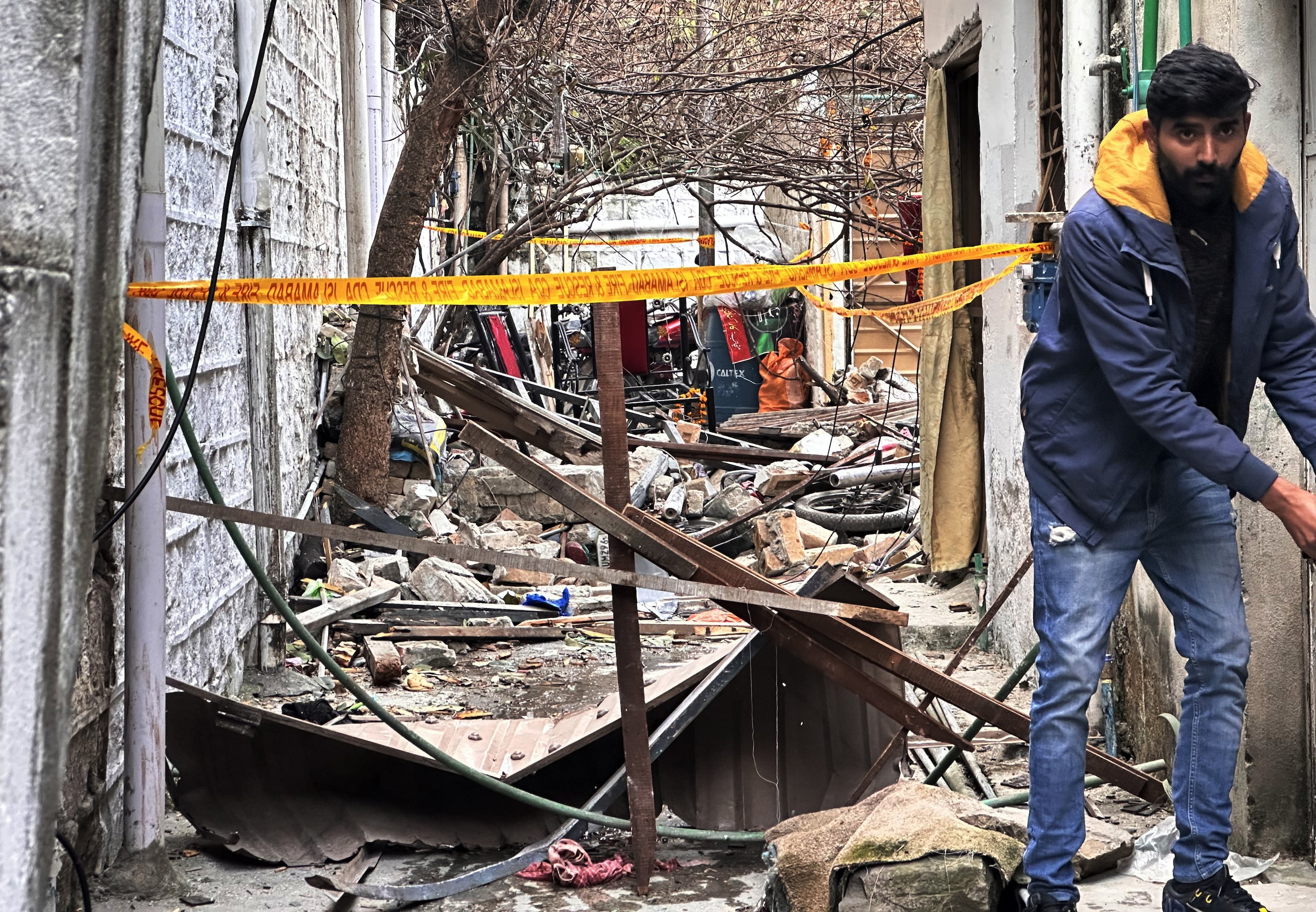 La explosión de un cilindro de gas en una casa donde se celebraba una boda deja al menos ocho muertos en Islamabad, entre ellos los recién casados. EFE/EPA/SOHAIL SHAHZAD