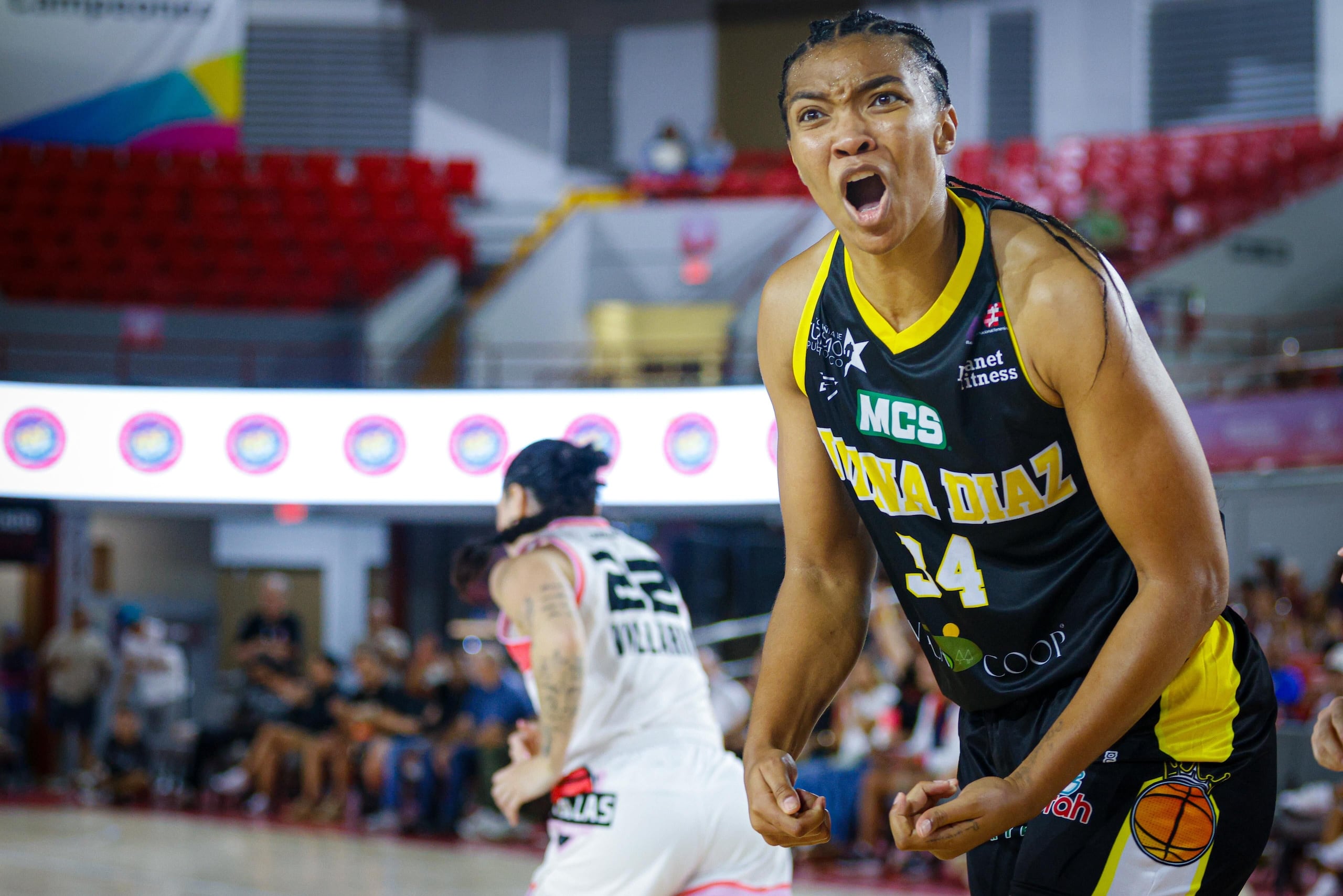Imani McGee, de las Monarcas de Juana Díaz, durante su debut en el BSNF.