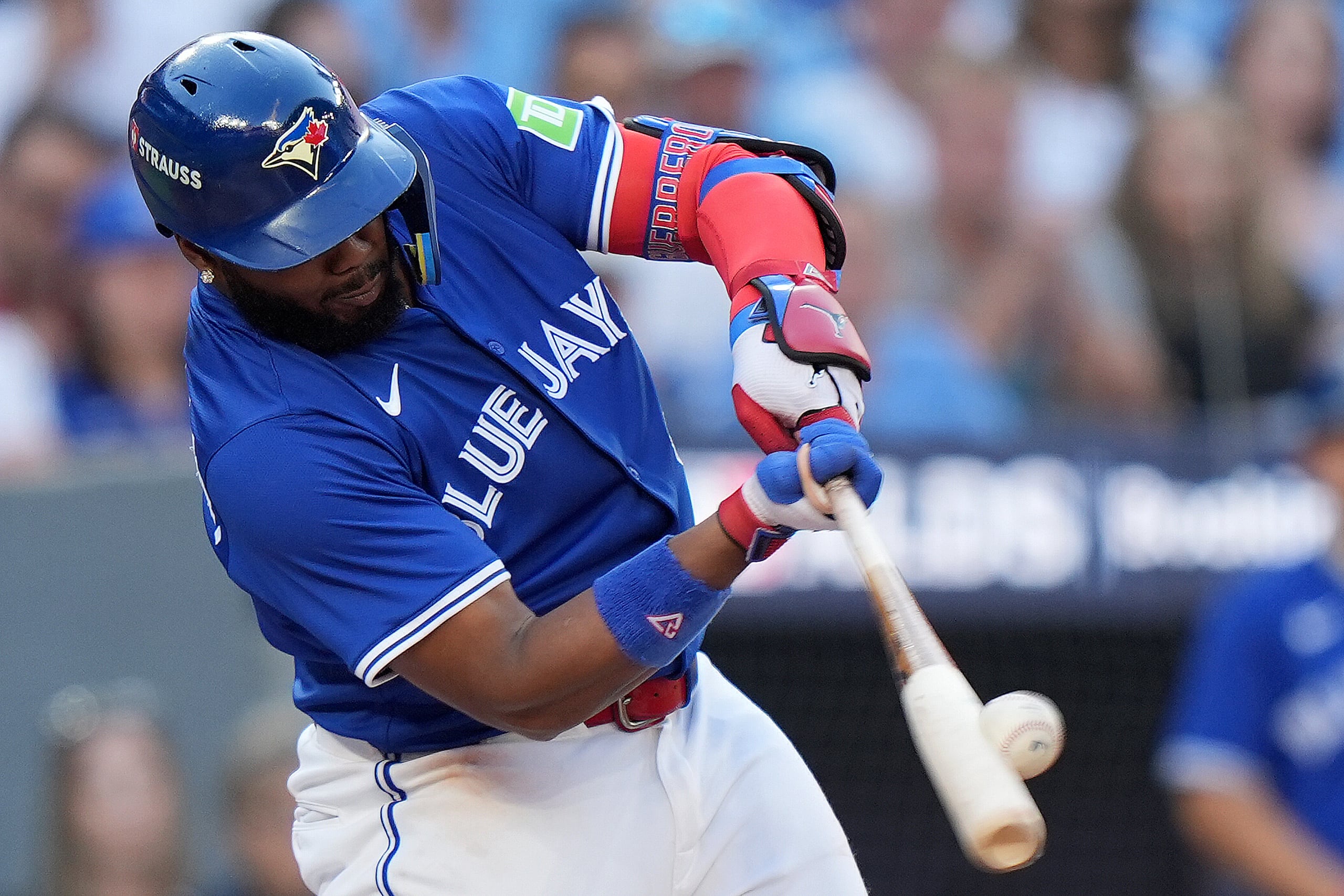 Vladimir Guerrero, Jr. conectó un cuadrangular con las bases llenas en la cuarta entrada.